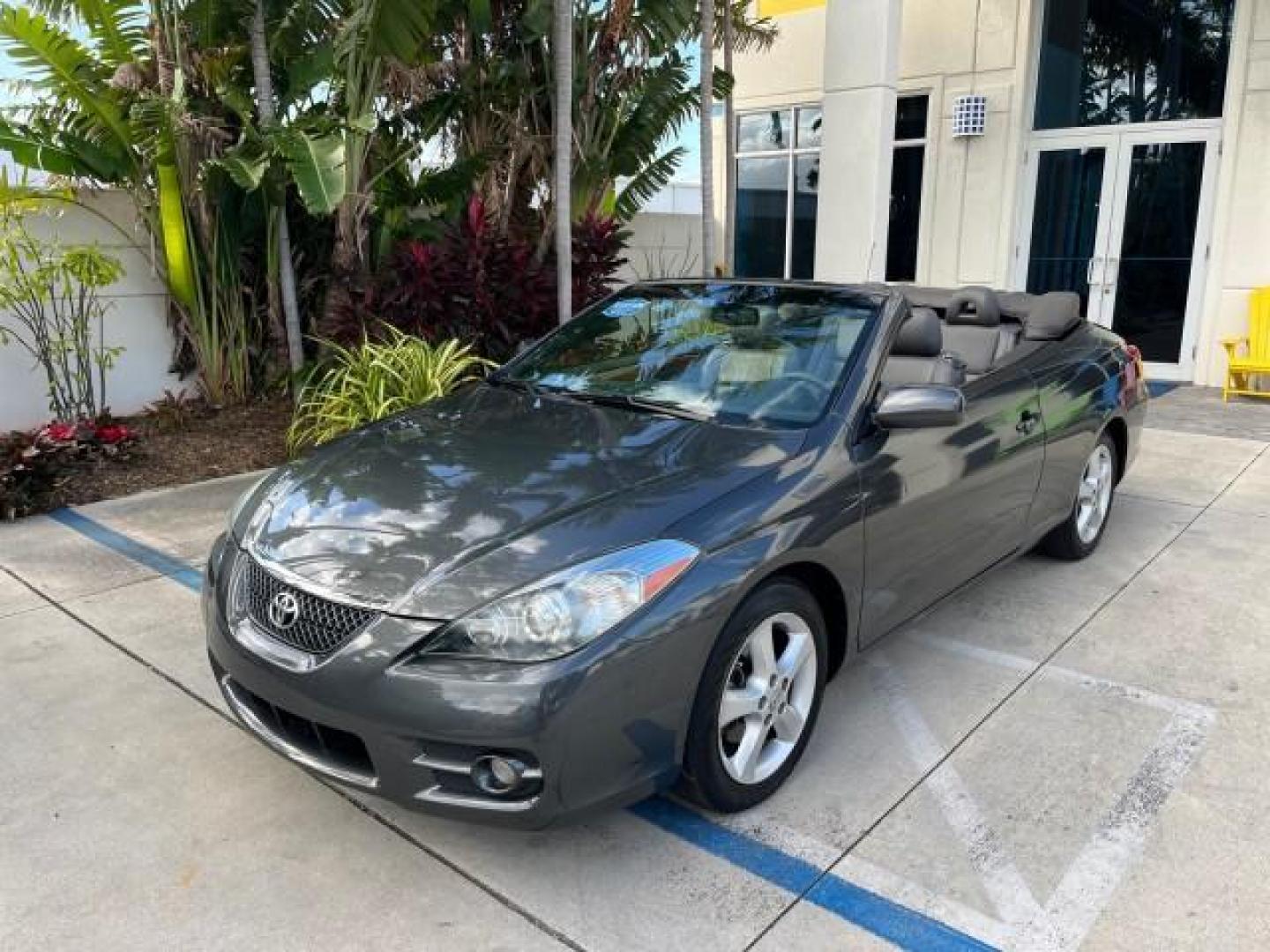 2007 Magnetic Gray Metallic /Dark Gray Toyota Camry Solara SLE LOW MILES 74,727 (4T1FA38P17U) with an 3.3L DOHC SMPI VVT-i 24-Valve V6 Engine engine, Automatic transmission, located at 4701 North Dixie Hwy, Pompano Beach, FL, 33064, (954) 422-2889, 26.240938, -80.123474 - OUR WEBPAGE FLORIDACARS1.COM HAS OVER 100 PHOTOS AND FREE CARFAX LINK 2007 TOYOTA CAMRY SOLARA SE V6 ROAD READY 3.3L V6 VIN: 4T1FA38P17U115151 NO RECALLS 29 MPG CONVERTIBLE POWER CONVERTIBLE TOP 3.3L V6 F DOHC 24V POWER LEATHER SEATS GASOLINE LOW MILES 74,727 29 MPG FRONT WHEEL DRIVE FLORIDA OWNER N - Photo#99