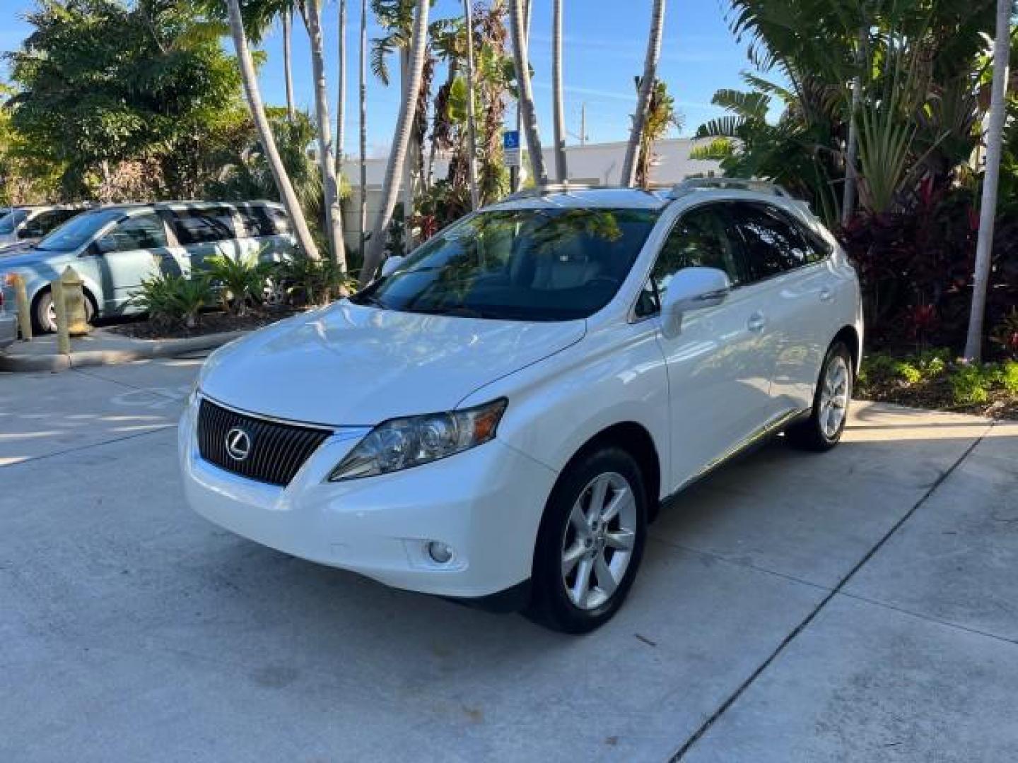 2010 Starfire Pearl /Parchment Lexus RX 350 1 FL LOW MILES 65,074 (JTJZK1BA1A2) with an 3.5L DOHC SFI 24-Valve V6 Engine engine, Automatic transmission, located at 4701 North Dixie Hwy, Pompano Beach, FL, 33064, (954) 422-2889, 26.240938, -80.123474 - OUR WEBPAGE FLORIDACARS1.COM HAS OVER 100 PHOTOS AND FREE CARFAX LINK 2010 LEXUS RX 350 ROAD READY 3.5L V6 VIN: JTJZK1BA1A2403467 NO ACCIDENTS NO RECALLS 4 DOOR WAGON/SPORT UTILITY 1 OWNER FLORIDA 25 MPG 3.5L V6 F DOHC 24V NEW $ 50,360 LOW MILES 65,077 GASOLINE BACK UP CAMERA POWER SUNROOF/LIFTGATE - Photo#3