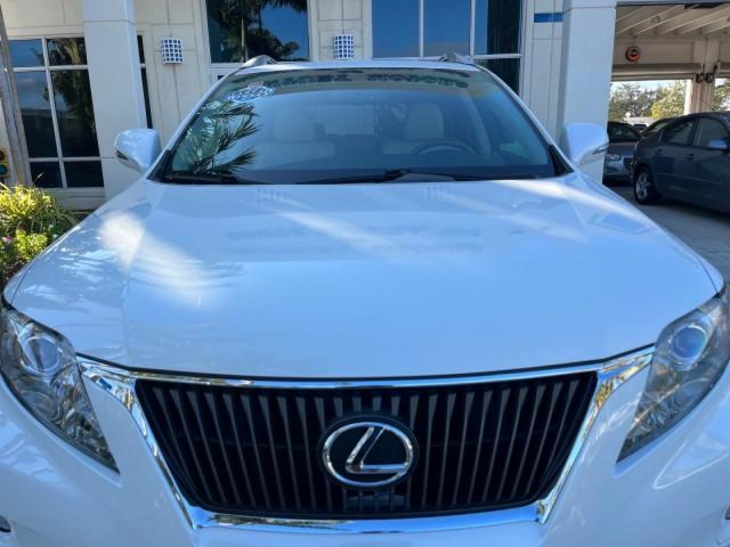 2010 Starfire Pearl /Parchment Lexus RX 350 1 FL LOW MILES 65,074 (JTJZK1BA1A2) with an 3.5L DOHC SFI 24-Valve V6 Engine engine, Automatic transmission, located at 4701 North Dixie Hwy, Pompano Beach, FL, 33064, (954) 422-2889, 26.240938, -80.123474 - OUR WEBPAGE FLORIDACARS1.COM HAS OVER 100 PHOTOS AND FREE CARFAX LINK 2010 LEXUS RX 350 ROAD READY 3.5L V6 VIN: JTJZK1BA1A2403467 NO ACCIDENTS NO RECALLS 4 DOOR WAGON/SPORT UTILITY 1 OWNER FLORIDA 25 MPG 3.5L V6 F DOHC 24V NEW $ 50,360 LOW MILES 65,077 GASOLINE BACK UP CAMERA POWER SUNROOF/LIFTGATE - Photo#84