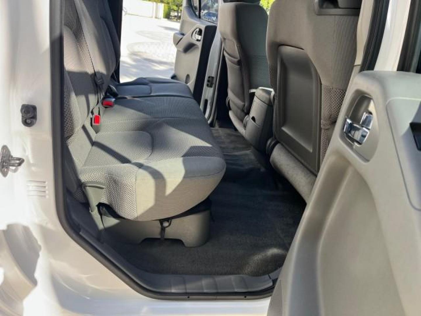 2009 Avalanche White /Graphite Nissan Frontier 4 DR SE LOW MILES 75,093 (1N6AD07U19C) with an 4.0L V6 Cylinder Engine engine, Automatic transmission, located at 4701 North Dixie Hwy, Pompano Beach, FL, 33064, (954) 422-2889, 26.240938, -80.123474 - OUR WEBPAGE FLORIDACARS1.COM HAS OVER 100 PHOTOS AND FREE CARFAX LINK 2009 NISSAN FRONTIER LE ROAD READY 4.0L V6 VIN: 1N6AD07U19C402507 FLORIDA OWNER CREW PICKUP LOW MILES 75,093 4.0L V6 F DOHC 24V POWER SUNROOF GASOLINE 16 SERVICE RECORDS REAR WHEEL DRIVE VERY CLEAN 5.0FT BED LENGHT 4X2 5.0' Bed Le - Photo#31