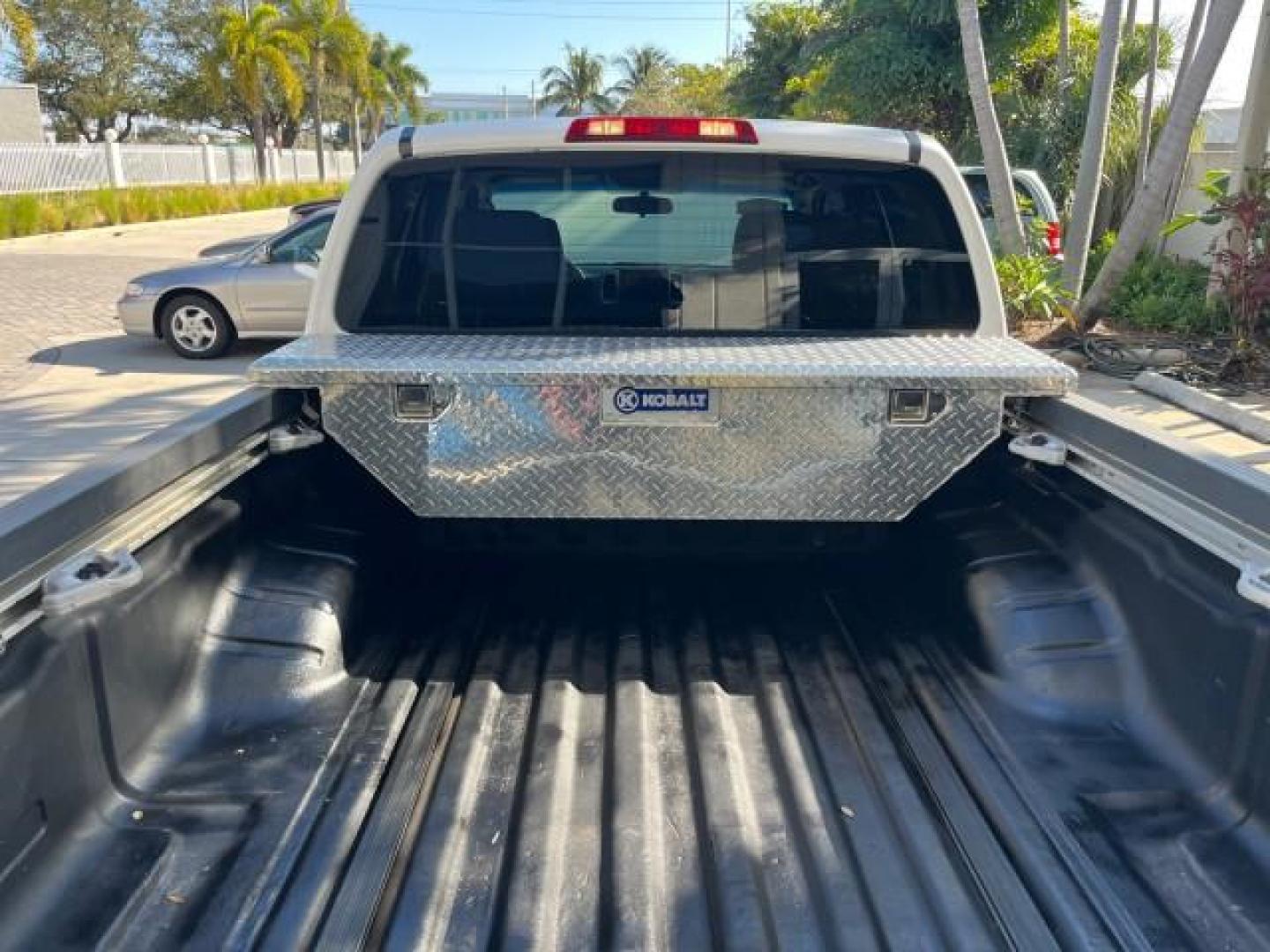 2009 Avalanche White /Graphite Nissan Frontier 4 DR SE LOW MILES 75,093 (1N6AD07U19C) with an 4.0L V6 Cylinder Engine engine, Automatic transmission, located at 4701 North Dixie Hwy, Pompano Beach, FL, 33064, (954) 422-2889, 26.240938, -80.123474 - OUR WEBPAGE FLORIDACARS1.COM HAS OVER 100 PHOTOS AND FREE CARFAX LINK 2009 NISSAN FRONTIER LE ROAD READY 4.0L V6 VIN: 1N6AD07U19C402507 FLORIDA OWNER CREW PICKUP LOW MILES 75,093 4.0L V6 F DOHC 24V POWER SUNROOF GASOLINE 16 SERVICE RECORDS REAR WHEEL DRIVE VERY CLEAN 5.0FT BED LENGHT 4X2 5.0' Bed Le - Photo#69