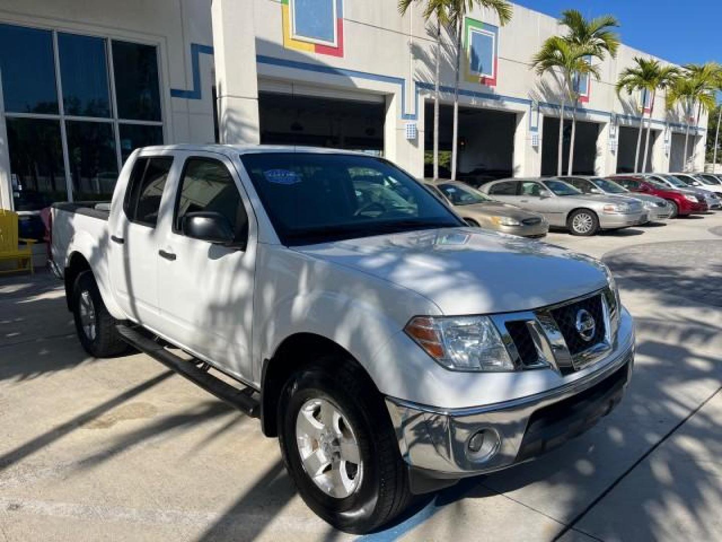 2009 Avalanche White /Graphite Nissan Frontier 4 DR SE LOW MILES 75,093 (1N6AD07U19C) with an 4.0L V6 Cylinder Engine engine, Automatic transmission, located at 4701 North Dixie Hwy, Pompano Beach, FL, 33064, (954) 422-2889, 26.240938, -80.123474 - OUR WEBPAGE FLORIDACARS1.COM HAS OVER 100 PHOTOS AND FREE CARFAX LINK 2009 NISSAN FRONTIER LE ROAD READY 4.0L V6 VIN: 1N6AD07U19C402507 FLORIDA OWNER CREW PICKUP LOW MILES 75,093 4.0L V6 F DOHC 24V POWER SUNROOF GASOLINE 16 SERVICE RECORDS REAR WHEEL DRIVE VERY CLEAN 5.0FT BED LENGHT 4X2 5.0' Bed Le - Photo#82