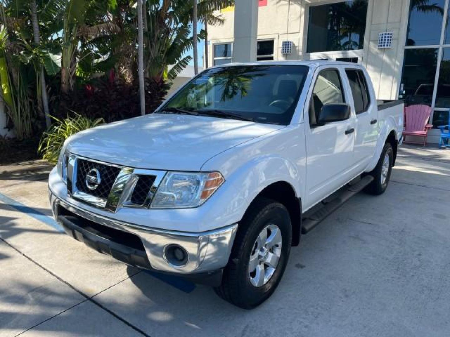 2009 Avalanche White /Graphite Nissan Frontier 4 DR SE LOW MILES 75,093 (1N6AD07U19C) with an 4.0L V6 Cylinder Engine engine, Automatic transmission, located at 4701 North Dixie Hwy, Pompano Beach, FL, 33064, (954) 422-2889, 26.240938, -80.123474 - OUR WEBPAGE FLORIDACARS1.COM HAS OVER 100 PHOTOS AND FREE CARFAX LINK 2009 NISSAN FRONTIER LE ROAD READY 4.0L V6 VIN: 1N6AD07U19C402507 FLORIDA OWNER CREW PICKUP LOW MILES 75,093 4.0L V6 F DOHC 24V POWER SUNROOF GASOLINE 16 SERVICE RECORDS REAR WHEEL DRIVE VERY CLEAN 5.0FT BED LENGHT 4X2 5.0' Bed Le - Photo#83