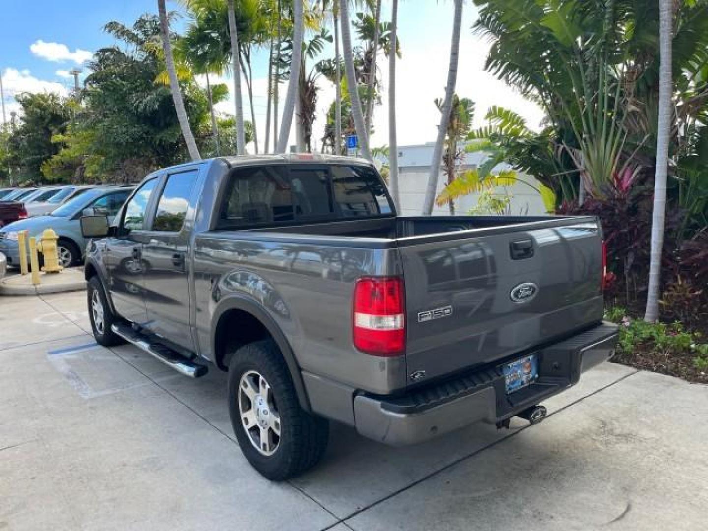 2005 Dark Shadow Grey Metallic /Black Ford F-150 1 FL FX4 4X4 LOW MILES 80,488 (1FTPW14535K) with an 5.4L 3v EFI V8 Engine engine, Automatic transmission, located at 4701 North Dixie Hwy, Pompano Beach, FL, 33064, (954) 422-2889, 26.240938, -80.123474 - OUR WEBPAGE FLORIDACARS1.COM HAS OVER 100 PHOTOS AND FREE CARFAX LINK 2005 FORD F-150 XLT ROAD READY 5.4L V8 VIN: 1FTPW14535KE86307 FX4 NO ACCIDENTS 4X4 CREW PICKUP BLUETOOTH NAVI NO RECALLS 1 OWNER FL 5.4L V8 F SOHC POWER SUNROOF 5,6FT BED LENGTH GASOLINE POWER LEATHER SEATS LOW MILES 80,488 REAR W - Photo#5