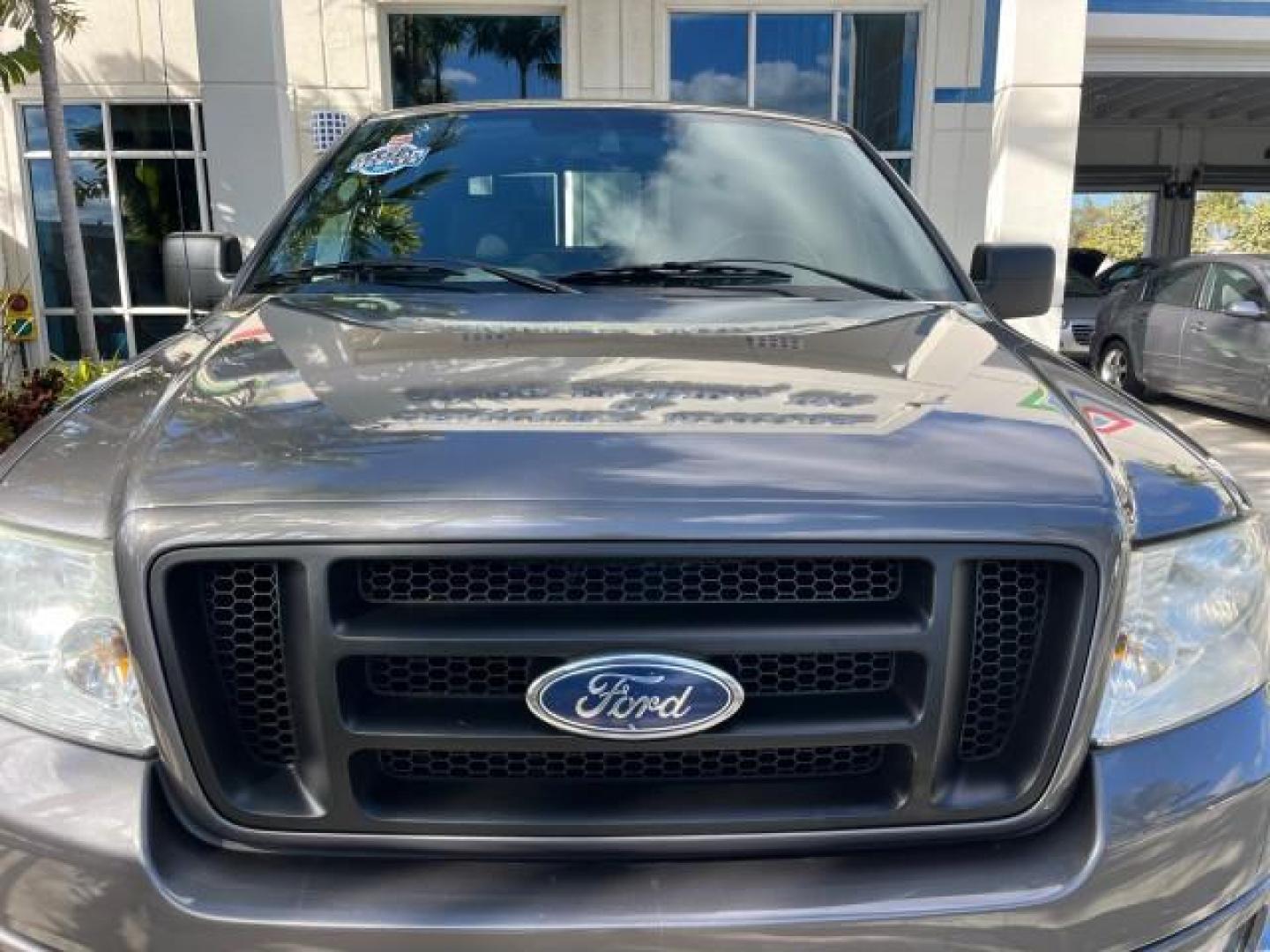 2005 Dark Shadow Grey Metallic /Black Ford F-150 1 FL FX4 4X4 LOW MILES 80,488 (1FTPW14535K) with an 5.4L 3v EFI V8 Engine engine, Automatic transmission, located at 4701 North Dixie Hwy, Pompano Beach, FL, 33064, (954) 422-2889, 26.240938, -80.123474 - OUR WEBPAGE FLORIDACARS1.COM HAS OVER 100 PHOTOS AND FREE CARFAX LINK 2005 FORD F-150 XLT ROAD READY 5.4L V8 VIN: 1FTPW14535KE86307 FX4 NO ACCIDENTS 4X4 CREW PICKUP BLUETOOTH NAVI NO RECALLS 1 OWNER FL 5.4L V8 F SOHC POWER SUNROOF 5,6FT BED LENGTH GASOLINE POWER LEATHER SEATS LOW MILES 80,488 REAR W - Photo#69