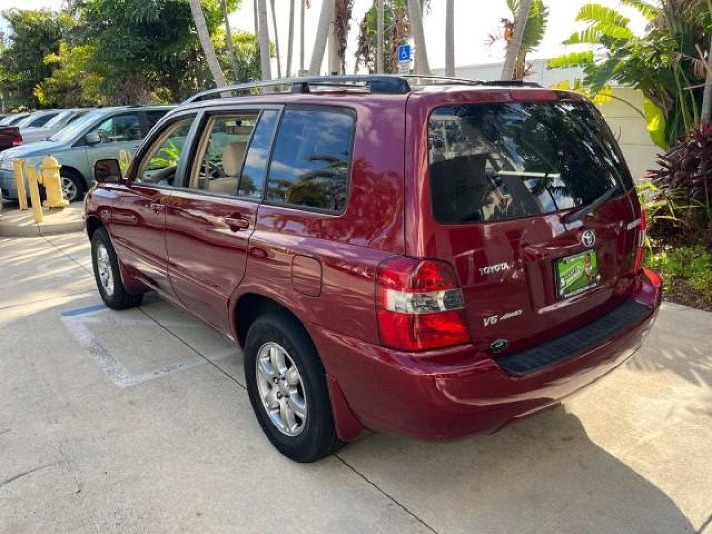 2005 Salsa Red Pearl /Ivory Toyota Highlander AWD 4X4 LOW MILES 89,214 (JTEEP21A350) with an 3.3L DOHC SFI 24-Valve VVT-i V6 Engine engine, Automatic transmission, located at 4701 North Dixie Hwy, Pompano Beach, FL, 33064, (954) 422-2889, 26.240938, -80.123474 - OUR WEBPAGE FLORIDACARS1.COM HAS OVER 100 PHOTOS AND FREE CARFAX LINK 2005 TOYOTA HIGHLANDER ROAD READY 3.3L V6 VIN: JTEEP21A350104294 NO ACCIDENTS 4 DOOR WAGON/SPORT UTILITY ALL WHEEL DRIVE 3.3L V6 F DOHC 24V NO RECALLS GASOLINE 16 SERVICE RECORDS FLORIDA OWNER ALL WHEEL DRIVE LOW MILES 89,214 POWE - Photo#5