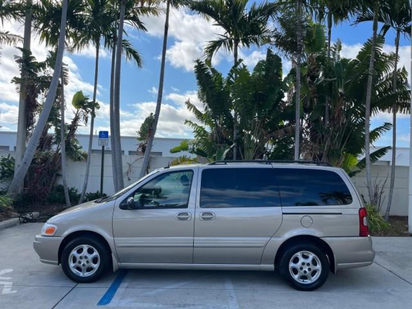 2002 Bronzemist /Gray Oldsmobile Silhouette GLS 1 OWNER FL LOW MILES 71860 (1GHDX03E72D) with an 3.4L SFI V6 Transverse-Mounted Engine engine, Automatic transmission, located at 4701 North Dixie Hwy, Pompano Beach, FL, 33064, (954) 422-2889, 26.240938, -80.123474 - OUR WEBPAGE FLORIDACARS1.COM HAS OVER 100 PHOTOS AND FREE CARFAX LINK 2002 OLDSMOBILE SILHOUETTE GLS ROAD READY 3.4L V6 VIN: 1GHDX03E72D308650 NO ACCIDENTS NO RECALLS VAN 1 OWNER FLORIDA DUAL AC 3.4L V6 F POWER SEATS/MIRRORS LOW MILES 71,860 GASOLINE BACK UP SENSORS POWER SLIDING DOORS FRONT WHEEL D - Photo#4