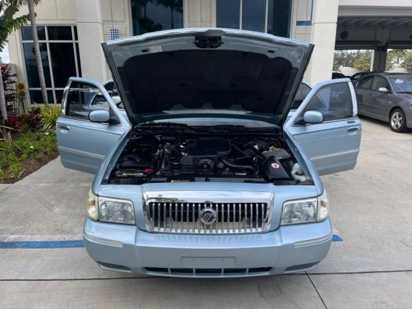 2009 Norsea Blue Metallic /Medium light stone Mercury Grand Marquis ULTIMATE LS LOW MILES 46,388 (2MEHM75V09X) with an 4.6L OHC SEFI FFV V8 Engine engine, Automatic transmission, located at 4701 North Dixie Hwy, Pompano Beach, FL, 33064, (954) 422-2889, 26.240938, -80.123474 - OUR WEBPAGE FLORIDACARS1.COM HAS OVER 100 PHOTOS AND FREE CARFAX LINK 2009 MERCURY GRAND MARQUIS LS ULTIMATE ROAD READY 4.6L V8 VIN: 2MEHM75V09X627301 NO ACCIDENTS SEDAN 4 DR NO RECALLS 4.6L V8 F SOHC 16V FLORIDA OWNER FLEX FUEL POWER LEATHER SEATS REAR WHEEL DRIVE LOW MILES 46,388 Adaptive Headligh - Photo#16