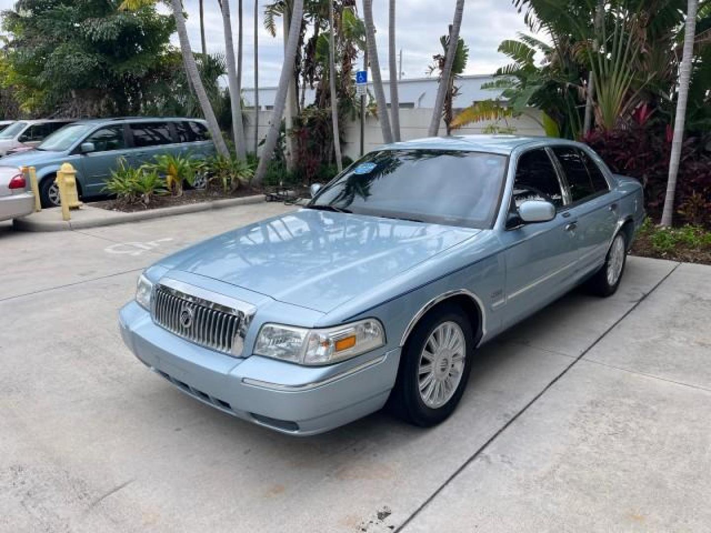 2009 Norsea Blue Metallic /Medium light stone Mercury Grand Marquis ULTIMATE LS LOW MILES 46,388 (2MEHM75V09X) with an 4.6L OHC SEFI FFV V8 Engine engine, Automatic transmission, located at 4701 North Dixie Hwy, Pompano Beach, FL, 33064, (954) 422-2889, 26.240938, -80.123474 - OUR WEBPAGE FLORIDACARS1.COM HAS OVER 100 PHOTOS AND FREE CARFAX LINK 2009 MERCURY GRAND MARQUIS LS ULTIMATE ROAD READY 4.6L V8 VIN: 2MEHM75V09X627301 NO ACCIDENTS SEDAN 4 DR NO RECALLS 4.6L V8 F SOHC 16V FLORIDA OWNER FLEX FUEL POWER LEATHER SEATS REAR WHEEL DRIVE LOW MILES 46,388 Adaptive Headligh - Photo#3