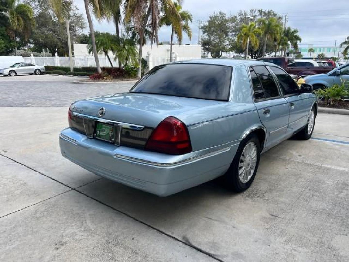 2009 Norsea Blue Metallic /Medium light stone Mercury Grand Marquis ULTIMATE LS LOW MILES 46,388 (2MEHM75V09X) with an 4.6L OHC SEFI FFV V8 Engine engine, Automatic transmission, located at 4701 North Dixie Hwy, Pompano Beach, FL, 33064, (954) 422-2889, 26.240938, -80.123474 - OUR WEBPAGE FLORIDACARS1.COM HAS OVER 100 PHOTOS AND FREE CARFAX LINK 2009 MERCURY GRAND MARQUIS LS ULTIMATE ROAD READY 4.6L V8 VIN: 2MEHM75V09X627301 NO ACCIDENTS SEDAN 4 DR NO RECALLS 4.6L V8 F SOHC 16V FLORIDA OWNER FLEX FUEL POWER LEATHER SEATS REAR WHEEL DRIVE LOW MILES 46,388 Adaptive Headligh - Photo#64