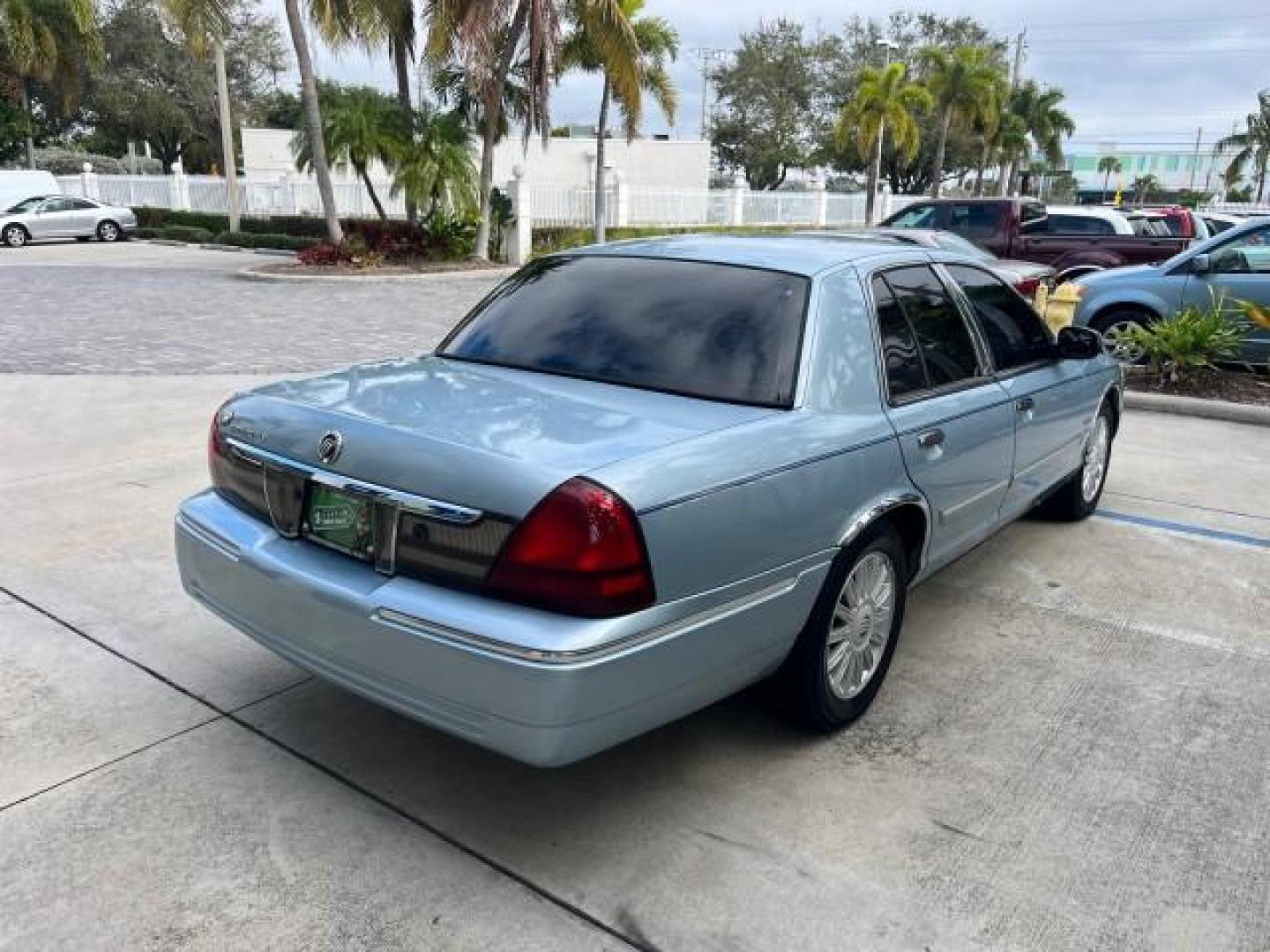 2009 Norsea Blue Metallic /Medium light stone Mercury Grand Marquis ULTIMATE LS LOW MILES 46,388 (2MEHM75V09X) with an 4.6L OHC SEFI FFV V8 Engine engine, Automatic transmission, located at 4701 North Dixie Hwy, Pompano Beach, FL, 33064, (954) 422-2889, 26.240938, -80.123474 - OUR WEBPAGE FLORIDACARS1.COM HAS OVER 100 PHOTOS AND FREE CARFAX LINK 2009 MERCURY GRAND MARQUIS LS ULTIMATE ROAD READY 4.6L V8 VIN: 2MEHM75V09X627301 NO ACCIDENTS SEDAN 4 DR NO RECALLS 4.6L V8 F SOHC 16V FLORIDA OWNER FLEX FUEL POWER LEATHER SEATS REAR WHEEL DRIVE LOW MILES 46,388 Adaptive Headligh - Photo#67