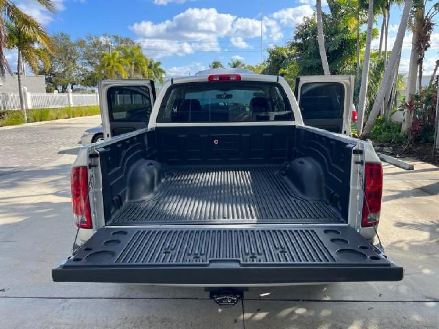 2003 Bright Silver Metallic /Dark Slate Gray Dodge Ram 1500 CREW HEMI SLT LOW MILES 78,951 (1D7HA18D13S) with an 5.7L V8 Hemi Magnum Engine engine, Automatic transmission, located at 4701 North Dixie Hwy, Pompano Beach, FL, 33064, (954) 422-2889, 26.240938, -80.123474 - OUR WEBPAGE FLORIDACARS1.COM HAS OVER 100 PHOTOS AND FREE CARFAX LINK 2003 DODGE RAM 1500 SLT ROAD READY 5.7L V8 VIN: 1D7HA18D13S364293 NO RECALLS 4 DOOR EXTENDED CAB PICKUP FLORIDA OWNER 5.7L V8 F LOW MILES 78,951 GASOLINE POWER SEATS REAR WHEEL DRIVE 6.4FT BED LENGHT Approach Lights Chrome Wheels - Photo#15