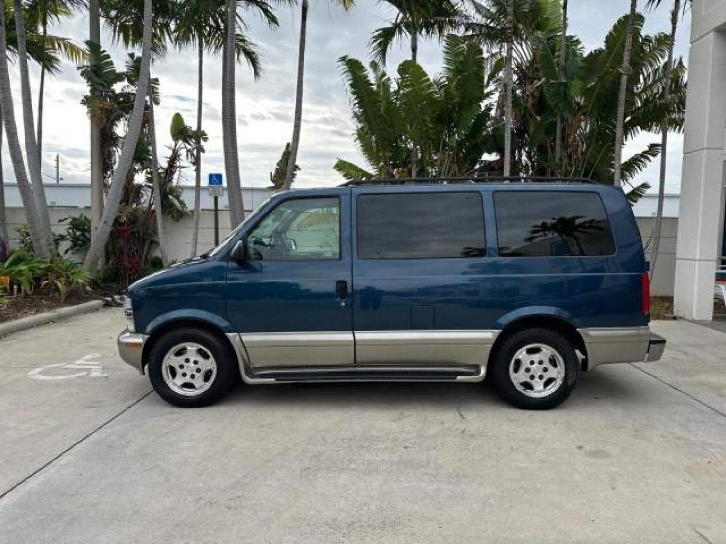 2005 Medium Cadet Blue Metallic /Medium Gray Chevrolet Astro Passenger AWD LOW MILES 68,902 1 OWNER (1GNEL19X35B) with an 4.3L Vortec 4300 V6 MFI Engine engine, Automatic transmission, located at 4701 North Dixie Hwy, Pompano Beach, FL, 33064, (954) 422-2889, 26.240938, -80.123474 - OUR WEBPAGE FLORIDACARS1.COM HAS 100 PHOTOS AND FREE CARFAX LINK 2005 CHEVROLET ASTRO 7 PASSENGER VIN: 1GNEL19X35B105007 VAN 4.3L V6 F GASOLINE HANDICAP LIFT ALL WHEEL DRIVE AWD Automatic Climate Control Cruise Control Front Bucket Seats Limited Slip Differential Rear Privacy Glass Trailer Wiring TH - Photo#4