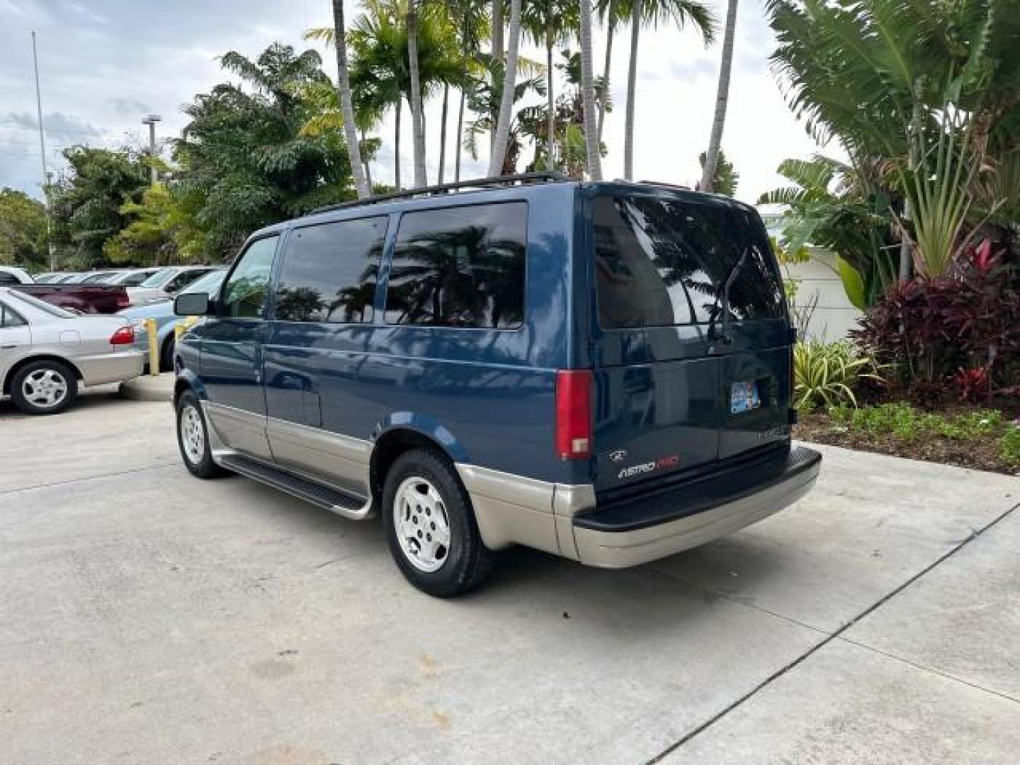 2005 Medium Cadet Blue Metallic /Medium Gray Chevrolet Astro Passenger AWD LOW MILES 68,902 1 OWNER (1GNEL19X35B) with an 4.3L Vortec 4300 V6 MFI Engine engine, Automatic transmission, located at 4701 North Dixie Hwy, Pompano Beach, FL, 33064, (954) 422-2889, 26.240938, -80.123474 - OUR WEBPAGE FLORIDACARS1.COM HAS 100 PHOTOS AND FREE CARFAX LINK 2005 CHEVROLET ASTRO 7 PASSENGER VIN: 1GNEL19X35B105007 VAN 4.3L V6 F GASOLINE HANDICAP LIFT ALL WHEEL DRIVE AWD Automatic Climate Control Cruise Control Front Bucket Seats Limited Slip Differential Rear Privacy Glass Trailer Wiring TH - Photo#5