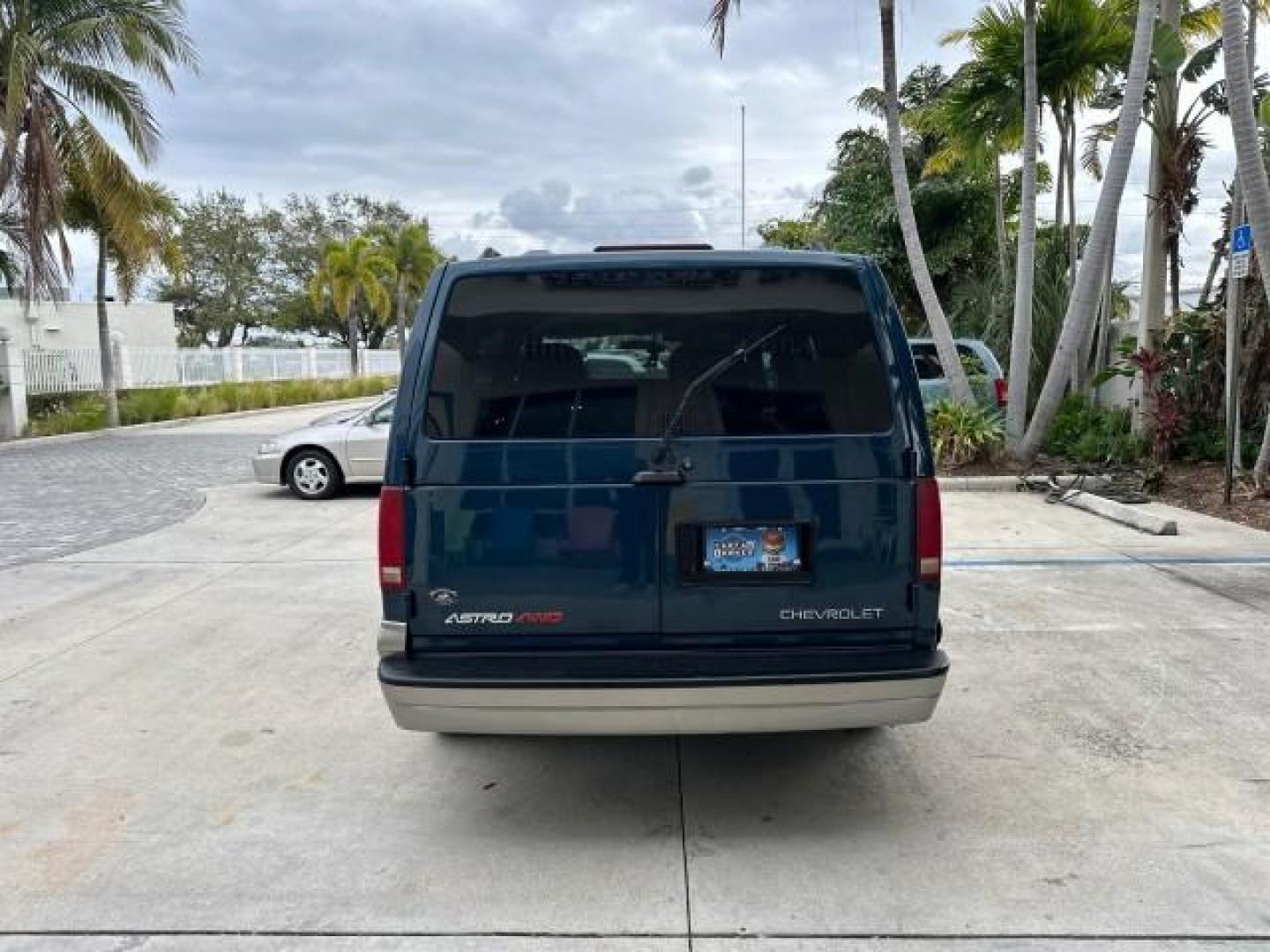 2005 Medium Cadet Blue Metallic /Medium Gray Chevrolet Astro Passenger AWD LOW MILES 68,902 1 OWNER (1GNEL19X35B) with an 4.3L Vortec 4300 V6 MFI Engine engine, Automatic transmission, located at 4701 North Dixie Hwy, Pompano Beach, FL, 33064, (954) 422-2889, 26.240938, -80.123474 - OUR WEBPAGE FLORIDACARS1.COM HAS 100 PHOTOS AND FREE CARFAX LINK 2005 CHEVROLET ASTRO 7 PASSENGER VIN: 1GNEL19X35B105007 VAN 4.3L V6 F GASOLINE HANDICAP LIFT ALL WHEEL DRIVE AWD Automatic Climate Control Cruise Control Front Bucket Seats Limited Slip Differential Rear Privacy Glass Trailer Wiring TH - Photo#6