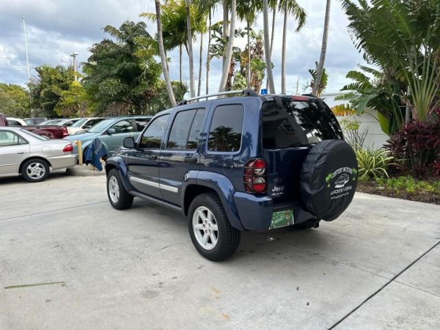 2006 Patriot Blue Pearl /Med Slate Gray Jeep Liberty Limited 4WD LOW MILES 78,641 (1J4GL58K96W) with an 3.7L V6 Engine engine, Automatic transmission, located at 4701 North Dixie Hwy, Pompano Beach, FL, 33064, (954) 422-2889, 26.240938, -80.123474 - OUR WEBPAGE FLORIDACARS1.COM HAS OVER 100 PHOTOS AND FREE CARFAX LINK 2006 JEEP LIBERTY LIMITED VIN: 1J4GL58K96W271518 4 DOOR WAGON/SPORT UTILITY 3.7L V6 F GASOLINE REAR WHEEL DRIVE W/ 4X4 4WD/AWD Alloy Wheels Leather Seats THIS IS ONE OF THE NICEST JEEPS WE HAVE EVER LISTED,2 OWNER FLORIDA TITLE. B - Photo#5