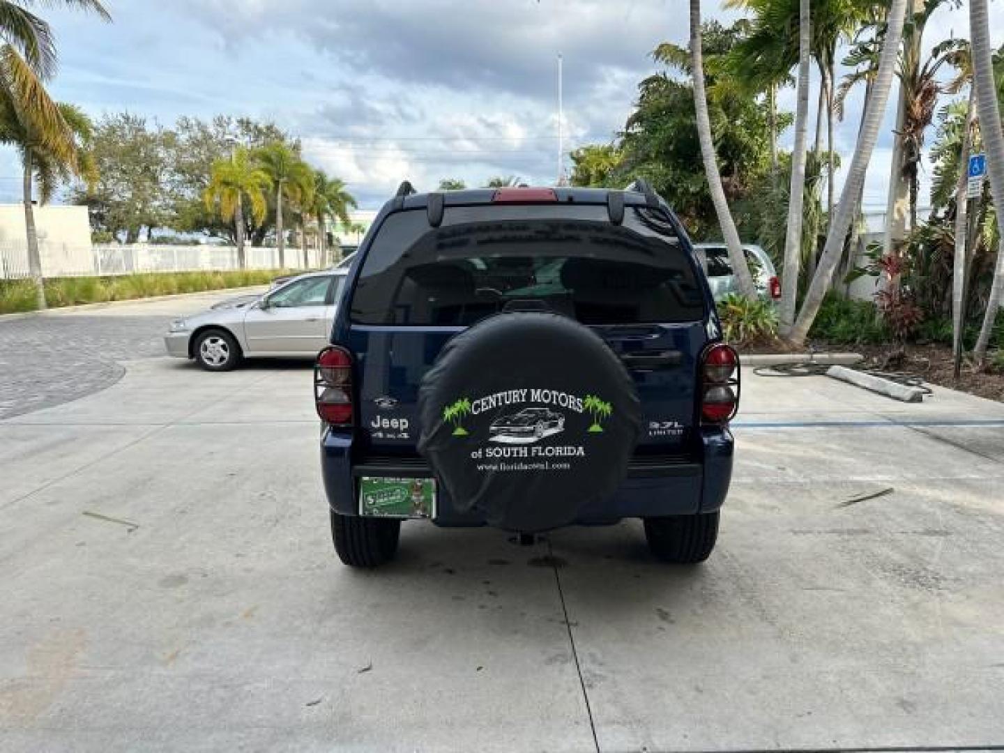 2006 Patriot Blue Pearl /Med Slate Gray Jeep Liberty Limited 4WD LOW MILES 78,641 (1J4GL58K96W) with an 3.7L V6 Engine engine, Automatic transmission, located at 4701 North Dixie Hwy, Pompano Beach, FL, 33064, (954) 422-2889, 26.240938, -80.123474 - OUR WEBPAGE FLORIDACARS1.COM HAS OVER 100 PHOTOS AND FREE CARFAX LINK 2006 JEEP LIBERTY LIMITED VIN: 1J4GL58K96W271518 4 DOOR WAGON/SPORT UTILITY 3.7L V6 F GASOLINE REAR WHEEL DRIVE W/ 4X4 4WD/AWD Alloy Wheels Leather Seats THIS IS ONE OF THE NICEST JEEPS WE HAVE EVER LISTED,2 OWNER FLORIDA TITLE. B - Photo#6