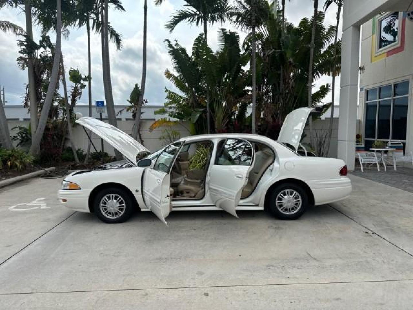 2005 White Opal /Light Cashmere Buick LeSabre NON SMOKERS Low Miles 45,864 (1G4HP52K25U) with an 3.8L 3800 V6 SFI Engine engine, Automatic transmission, located at 4701 North Dixie Hwy, Pompano Beach, FL, 33064, (954) 422-2889, 26.240938, -80.123474 - OUR WEBPAGE FLORIDACARS1.COM HAS OVER 100 PHOTOS AND FREE CARFAX LINK 2005 Buick LeSabre Custom $ 29,270 new ! VIN: 1G4HP52K25U249602 SEDAN 4 DR 3.8L V6 F OHV GASOLINE 29 MPG FRONT WHEEL DRIVE ABS Brakes CD Audio Power Mirrors Side Airbags AM/FM Stereo Cassette Player Power Seat(s) Smart Key Air Con - Photo#8