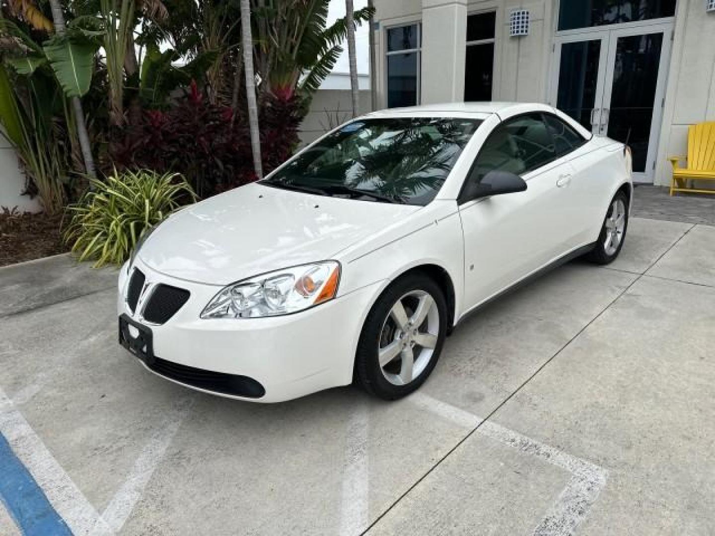 2007 Ivory White /Light Taupe Pontiac G6 GT CONV LOW MILES 54,300 (1G2ZH361274) with an 3.9L V6 SFI Engine engine, Automatic transmission, located at 4701 North Dixie Hwy, Pompano Beach, FL, 33064, (954) 422-2889, 26.240938, -80.123474 - OUR WEBPAGE FLORIDACARS1.COM HAS OVER 100 PHOTOS AND FREE CARFAX LINK 2007 PONTIAC G6 GT VIN: 1G2ZH361274262062 CONVERTIBLE 3.9L V6 F GASOLINE FRONT WHEEL DRIVE Alloy Wheels Monsoon Sound Front Seat Heaters Premium Package Hard Top Remote Start Leather Seats Satellite Radio Ready THIS IS ONE OF THE - Photo#3