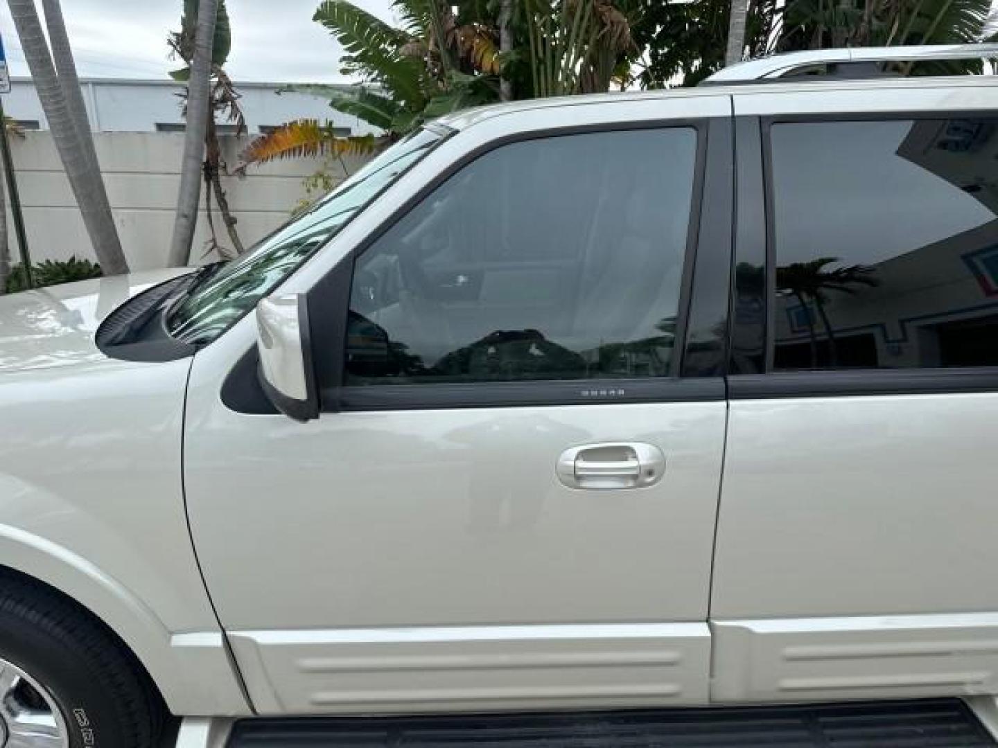 2005 Cashmere Tri-Coat Metallic /Medium Parchment Ford Expedition Limited 1 OWNER LOW MILES 66,181 (1FMFU19545L) with an 5.4L SOHC SEFI 24-Valve V8 Engine engine, Automatic transmission, located at 4701 North Dixie Hwy, Pompano Beach, FL, 33064, (954) 422-2889, 26.240938, -80.123474 - OUR WEBPAGE FLORIDACARS1.COM HAS OVER 100 PHOTOS AND FREE CARFAX LINK 2005 FORD EXPEDITION LIMITED $ 46,210 NEW VIN: 1FMFU19545LB03653 1 F M F U 1 9 5 4 5 L B 0 3 6 5 3 4 DOOR WAGON/SPORT UTILITY 5.4L V8 F SOHC GASOLINE REAR WHEEL DRIVE Top Features A/C Seat(s) Rear Air Conditioning Alloy Wheels Rea - Photo#38