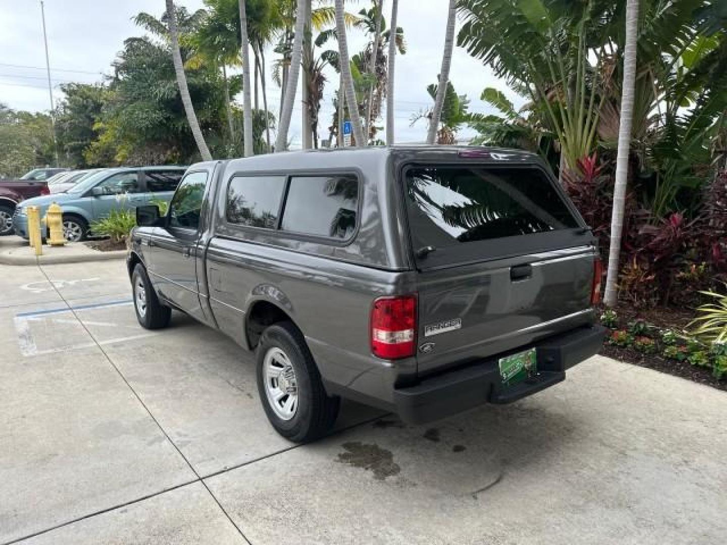 2007 Dark Shadow Grey Metallic /Medium Dk Flint Ford Ranger XLT Low Miles 58,244 Camper Top (1FTYR10D57P) with an 2.3L DOHC 16-Valve I4 Engine engine, Automatic transmission, located at 4701 North Dixie Hwy, Pompano Beach, FL, 33064, (954) 422-2889, 26.240938, -80.123474 - OUR WEBPAGE FLORIDACARS1.COM HAS OVER 100 PHOTOS AND FREE CARFAX LINK 2007 FORD RANGER XLT CAMPER TOPPER VIN: 1FTYR10D57PA51979 PICKUP 2.3L 4 F GASOLINE REAR WHEEL DRIVE Bed Cover Cloth Seats Bed Liner THIS IS ONE OF THE NICEST FORDS WE HAVE EVER LISTED,3 OWNER FLORIDA TITLE. BRAND NEW THIS VEHICLE - Photo#5