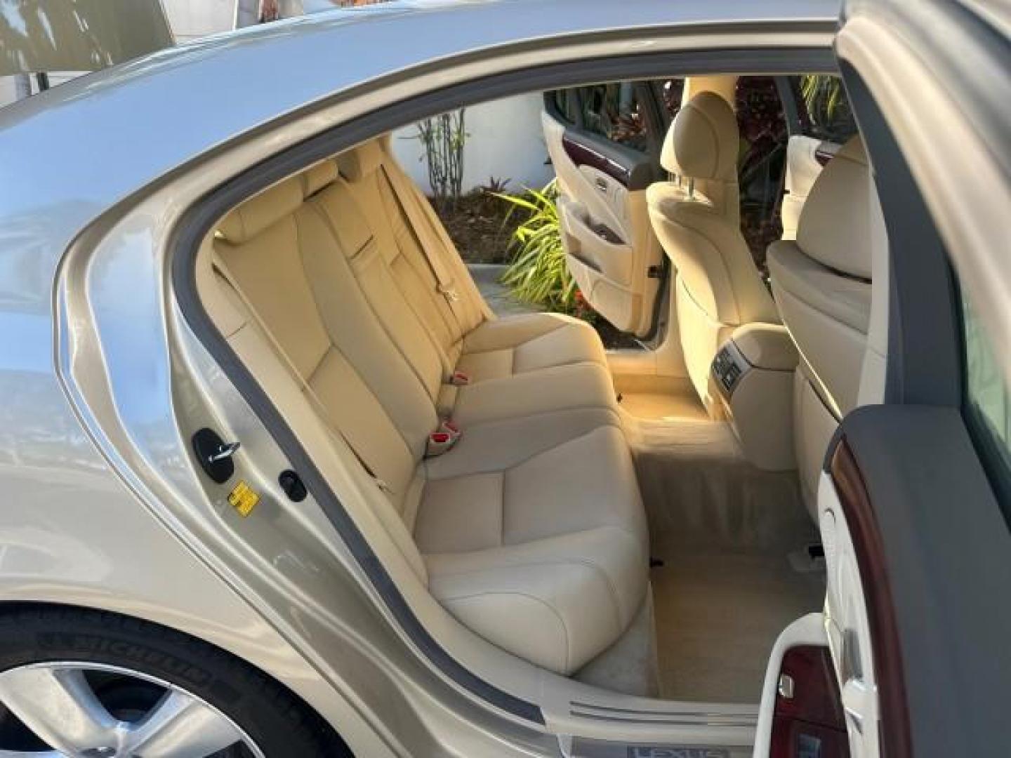 2011 Satin Cashmere Metallic /Parchment Lexus LS 460 1 FL OWNER FULLY LOADED (JTHBL5EFXB5) with an 4.6L DOHC 32-Valve V8 Engine engine, Automatic transmission, located at 4701 North Dixie Hwy, Pompano Beach, FL, 33064, (954) 422-2889, 26.240938, -80.123474 - OUR WEBPAGE FLORIDACARS1.COM HAS OVER 100 PHOTOS AND FREE CARFAX LINK 2011 LEXUS LS 460 VIN: JTHBL5EFXB5103313 SEDAN 4 DR 4.6L V8 F DOHC 32V GASOLINE REAR WHEEL DRIVE THIS IS ONE OF THE NICEST LEXU S' WE HAVE EVER LISTED, CLEAN 1 OWNER FLORIDA TITLE. FULLY LOADED WITH OPTIONS INCLUDING 19 WHEELS, SU - Photo#16