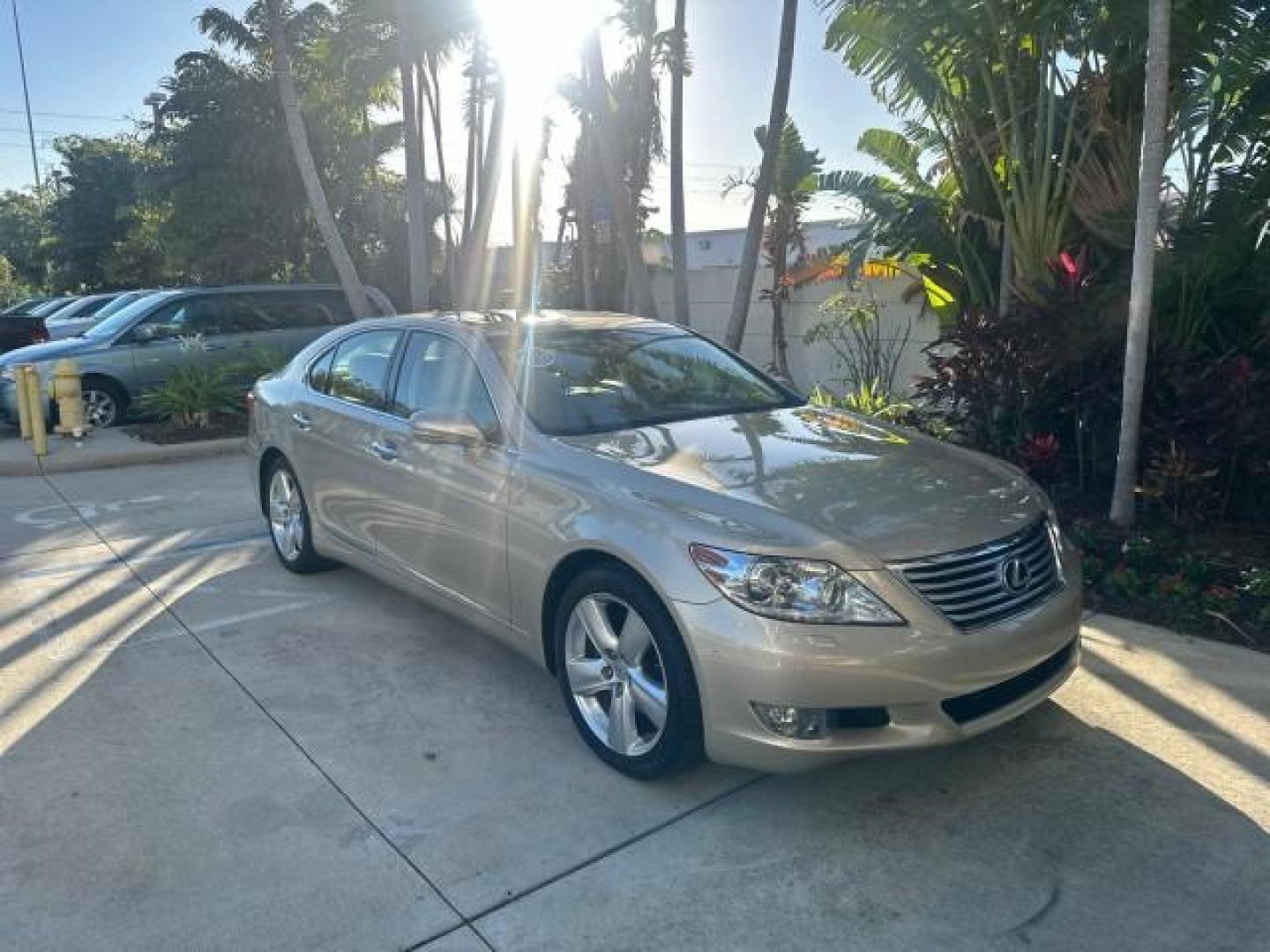 2011 Satin Cashmere Metallic /Parchment Lexus LS 460 1 FL OWNER FULLY LOADED (JTHBL5EFXB5) with an 4.6L DOHC 32-Valve V8 Engine engine, Automatic transmission, located at 4701 North Dixie Hwy, Pompano Beach, FL, 33064, (954) 422-2889, 26.240938, -80.123474 - OUR WEBPAGE FLORIDACARS1.COM HAS OVER 100 PHOTOS AND FREE CARFAX LINK 2011 LEXUS LS 460 VIN: JTHBL5EFXB5103313 SEDAN 4 DR 4.6L V8 F DOHC 32V GASOLINE REAR WHEEL DRIVE THIS IS ONE OF THE NICEST LEXU S' WE HAVE EVER LISTED, CLEAN 1 OWNER FLORIDA TITLE. FULLY LOADED WITH OPTIONS INCLUDING 19 WHEELS, SU - Photo#1