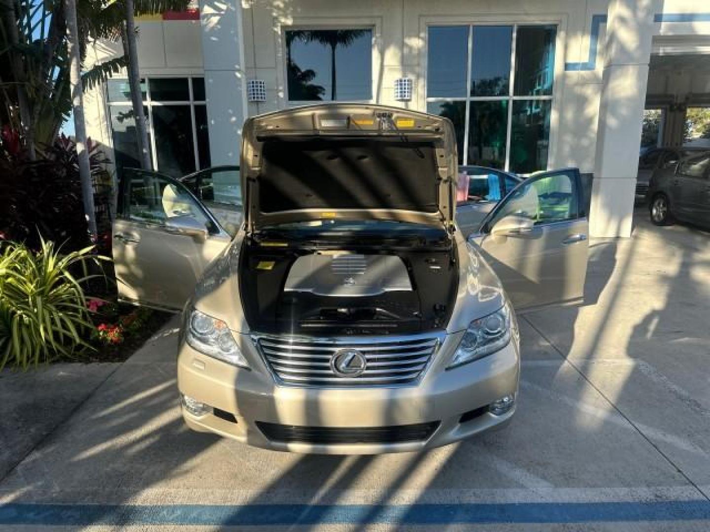 2011 Satin Cashmere Metallic /Parchment Lexus LS 460 1 FL OWNER FULLY LOADED (JTHBL5EFXB5) with an 4.6L DOHC 32-Valve V8 Engine engine, Automatic transmission, located at 4701 North Dixie Hwy, Pompano Beach, FL, 33064, (954) 422-2889, 26.240938, -80.123474 - OUR WEBPAGE FLORIDACARS1.COM HAS OVER 100 PHOTOS AND FREE CARFAX LINK 2011 LEXUS LS 460 VIN: JTHBL5EFXB5103313 SEDAN 4 DR 4.6L V8 F DOHC 32V GASOLINE REAR WHEEL DRIVE THIS IS ONE OF THE NICEST LEXU S' WE HAVE EVER LISTED, CLEAN 1 OWNER FLORIDA TITLE. FULLY LOADED WITH OPTIONS INCLUDING 19 WHEELS, SU - Photo#19