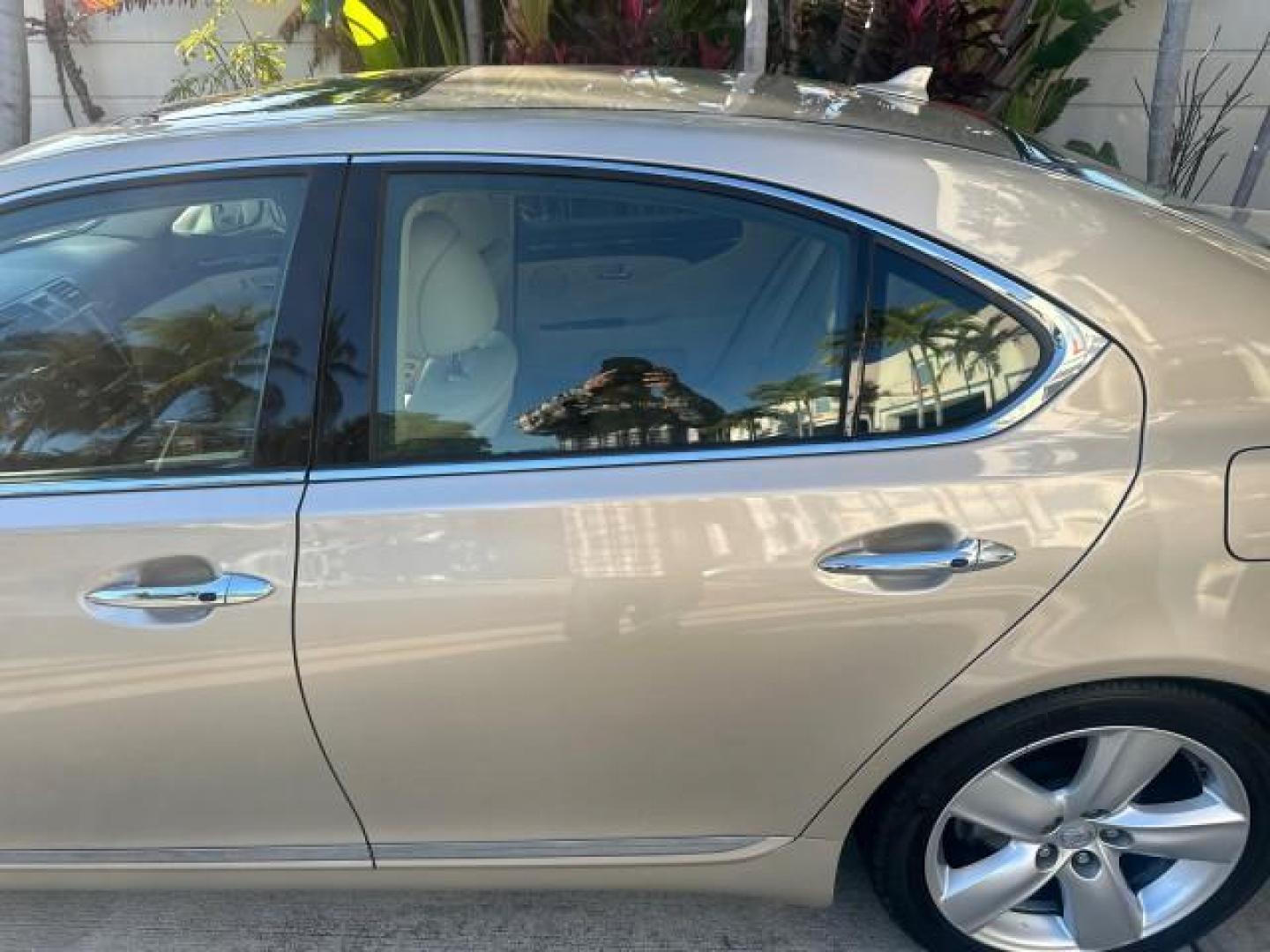 2011 Satin Cashmere Metallic /Parchment Lexus LS 460 1 FL OWNER FULLY LOADED (JTHBL5EFXB5) with an 4.6L DOHC 32-Valve V8 Engine engine, Automatic transmission, located at 4701 North Dixie Hwy, Pompano Beach, FL, 33064, (954) 422-2889, 26.240938, -80.123474 - OUR WEBPAGE FLORIDACARS1.COM HAS OVER 100 PHOTOS AND FREE CARFAX LINK 2011 LEXUS LS 460 VIN: JTHBL5EFXB5103313 SEDAN 4 DR 4.6L V8 F DOHC 32V GASOLINE REAR WHEEL DRIVE THIS IS ONE OF THE NICEST LEXU S' WE HAVE EVER LISTED, CLEAN 1 OWNER FLORIDA TITLE. FULLY LOADED WITH OPTIONS INCLUDING 19 WHEELS, SU - Photo#39