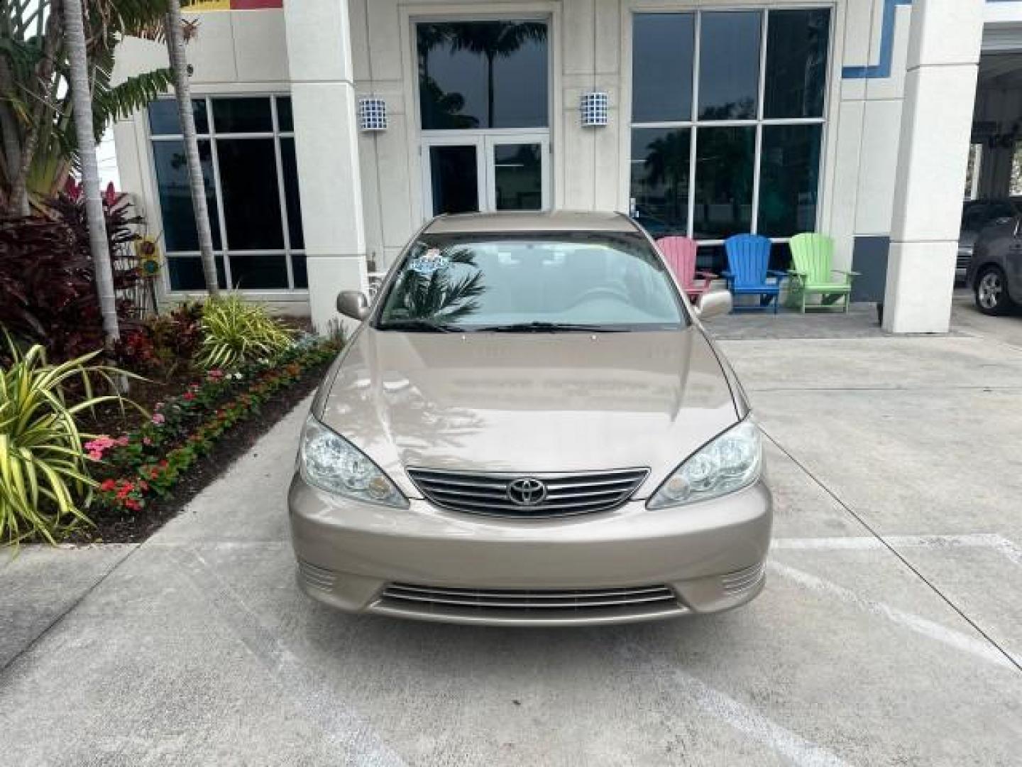 2005 Lunar Mist Metallic /Taupe Toyota Camry LE 1 OWNER LOW MILES 52,554 (4T1BE32K85U) with an 2.4L DOHC SEFI Vvti 16-Valve 4-Cyl Engine engine, Automatic transmission, located at 4701 North Dixie Hwy, Pompano Beach, FL, 33064, (954) 422-2889, 26.240938, -80.123474 - OUR WEBPAGE FLORIDACARS1.COM HAS OVER 100 PHOTOS AND FREE CARFAX LINK 2005 TOYOTA CAMRY LE CRUISE CONTROL GREAT COMMUTER CAR ! VIN: 4T1BE32K85U392358 SEDAN 4 DR 2.4L I4 F DOHC 16V 34 MPG GASOLINE FRONT WHEEL DRIVE Cloth Seats ABS Brakes Power Locks Power Windows AM/FM Stereo CD Audio Power Mirrors R - Photo#2