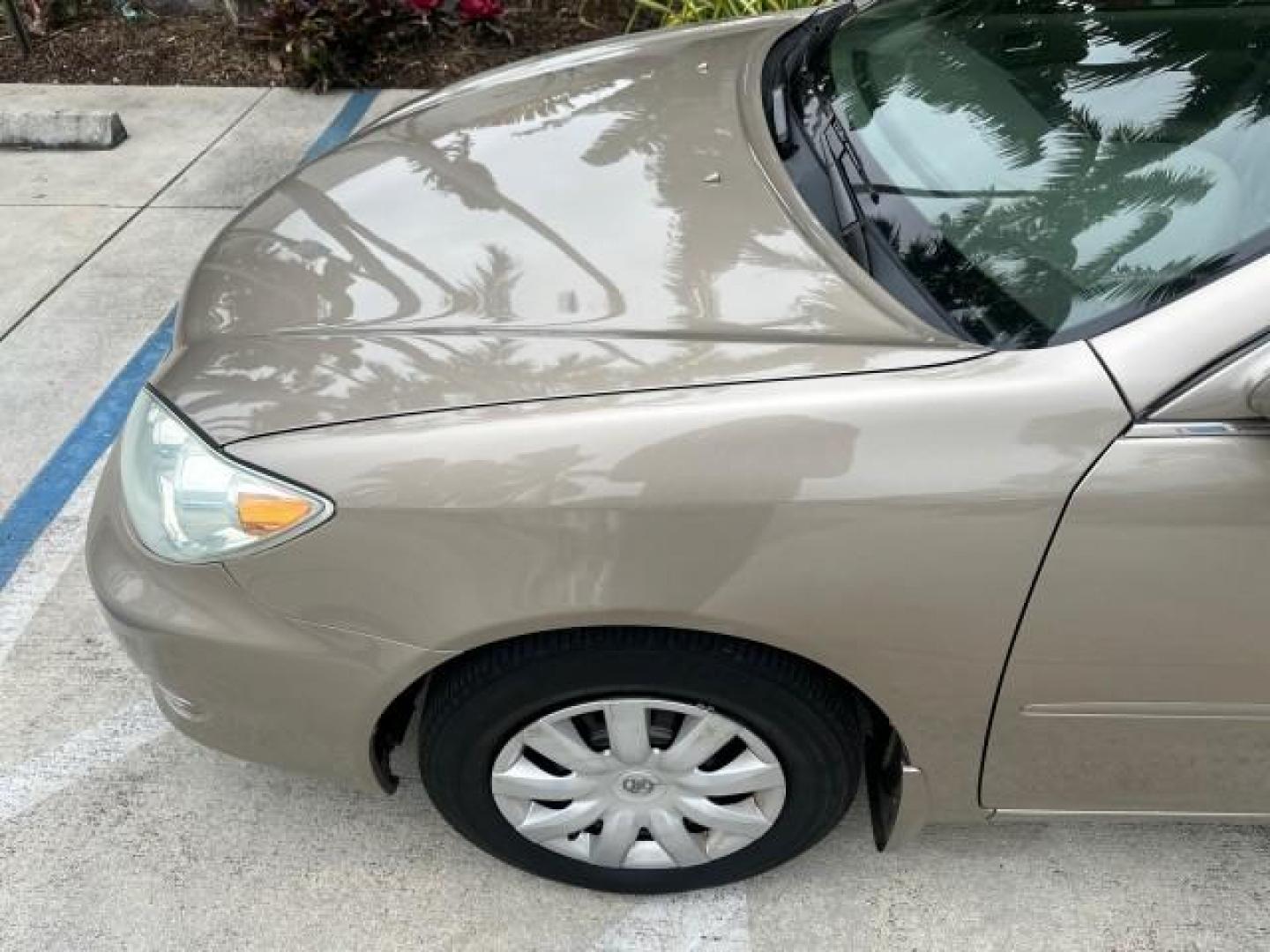 2005 Lunar Mist Metallic /Taupe Toyota Camry LE 1 OWNER LOW MILES 52,554 (4T1BE32K85U) with an 2.4L DOHC SEFI Vvti 16-Valve 4-Cyl Engine engine, Automatic transmission, located at 4701 North Dixie Hwy, Pompano Beach, FL, 33064, (954) 422-2889, 26.240938, -80.123474 - OUR WEBPAGE FLORIDACARS1.COM HAS OVER 100 PHOTOS AND FREE CARFAX LINK 2005 TOYOTA CAMRY LE CRUISE CONTROL GREAT COMMUTER CAR ! VIN: 4T1BE32K85U392358 SEDAN 4 DR 2.4L I4 F DOHC 16V 34 MPG GASOLINE FRONT WHEEL DRIVE Cloth Seats ABS Brakes Power Locks Power Windows AM/FM Stereo CD Audio Power Mirrors R - Photo#35