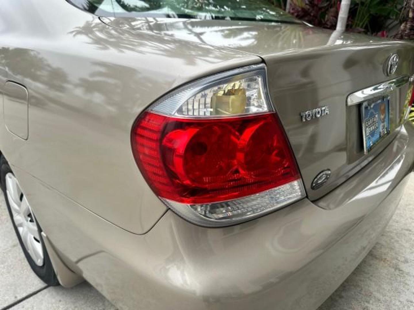 2005 Lunar Mist Metallic /Taupe Toyota Camry LE 1 OWNER LOW MILES 52,554 (4T1BE32K85U) with an 2.4L DOHC SEFI Vvti 16-Valve 4-Cyl Engine engine, Automatic transmission, located at 4701 North Dixie Hwy, Pompano Beach, FL, 33064, (954) 422-2889, 26.240938, -80.123474 - OUR WEBPAGE FLORIDACARS1.COM HAS OVER 100 PHOTOS AND FREE CARFAX LINK 2005 TOYOTA CAMRY LE CRUISE CONTROL GREAT COMMUTER CAR ! VIN: 4T1BE32K85U392358 SEDAN 4 DR 2.4L I4 F DOHC 16V 34 MPG GASOLINE FRONT WHEEL DRIVE Cloth Seats ABS Brakes Power Locks Power Windows AM/FM Stereo CD Audio Power Mirrors R - Photo#39