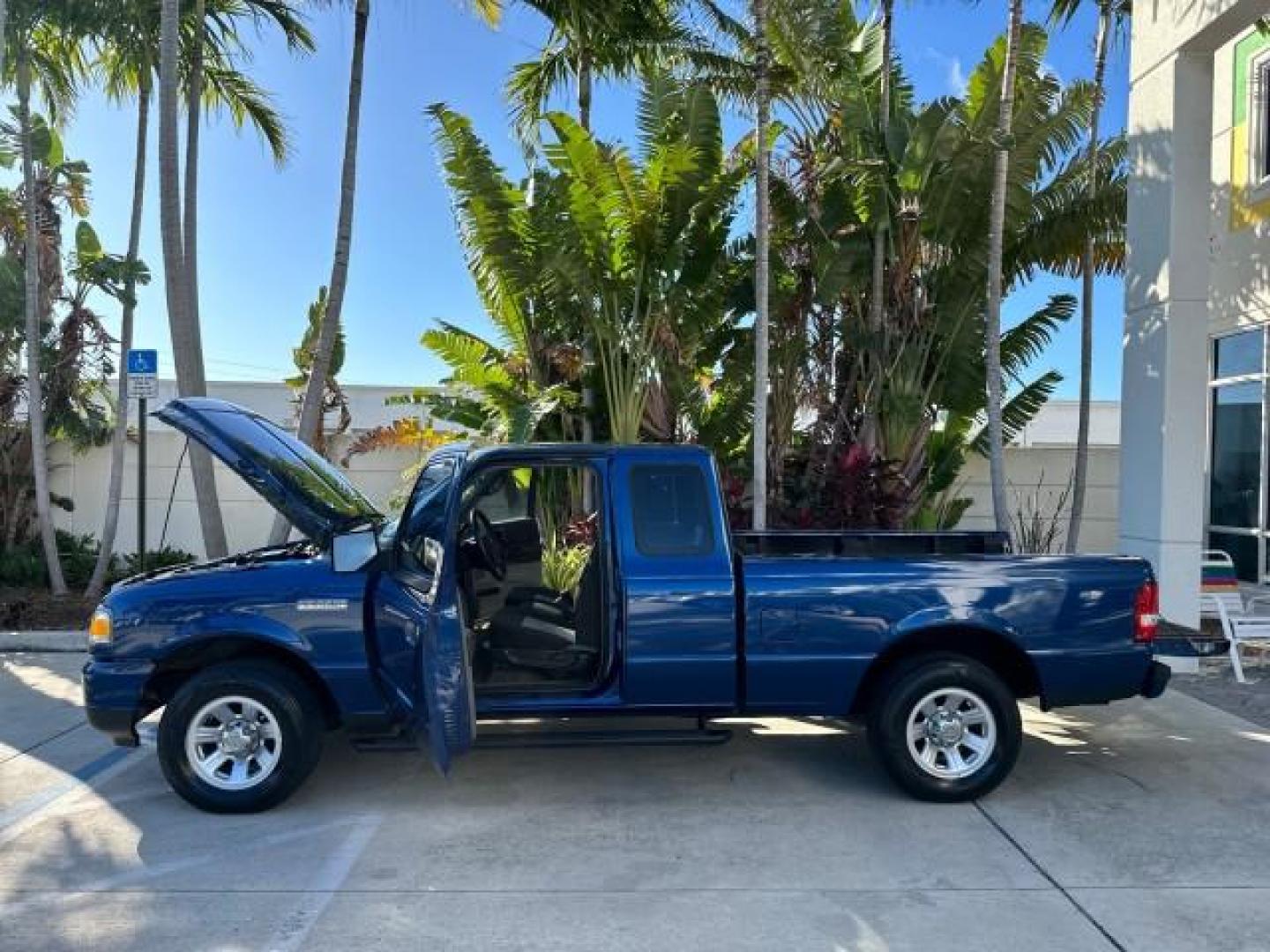 2010 Vista Blue Metallic /Medium Dark Flint Ford Ranger XLT X CAB LOW MILES 57,020 (1FTKR1ED4AP) with an 2.3L DOHC 16-Valve I4 Engine engine, Automatic transmission, located at 4701 North Dixie Hwy, Pompano Beach, FL, 33064, (954) 422-2889, 26.240938, -80.123474 - OUR WEBPAGE FLORIDACARS1.COM HAS OVER 100 PHOTOS AND FREE CARFAX LINK 2010 FORD RANGER XLT VIN: 1FTKR1ED4APA27033 CLUB CAB PICKUP 2.3L I4 F DOHC 16V GASOLINE REAR WHEEL DRIVE Bed Cover Running Boards Bed Liner Satellite Radio Ready Bluetooth Technology Tow Hitch Cloth Seats THIS IS ONE OF THE NICEST - Photo#8