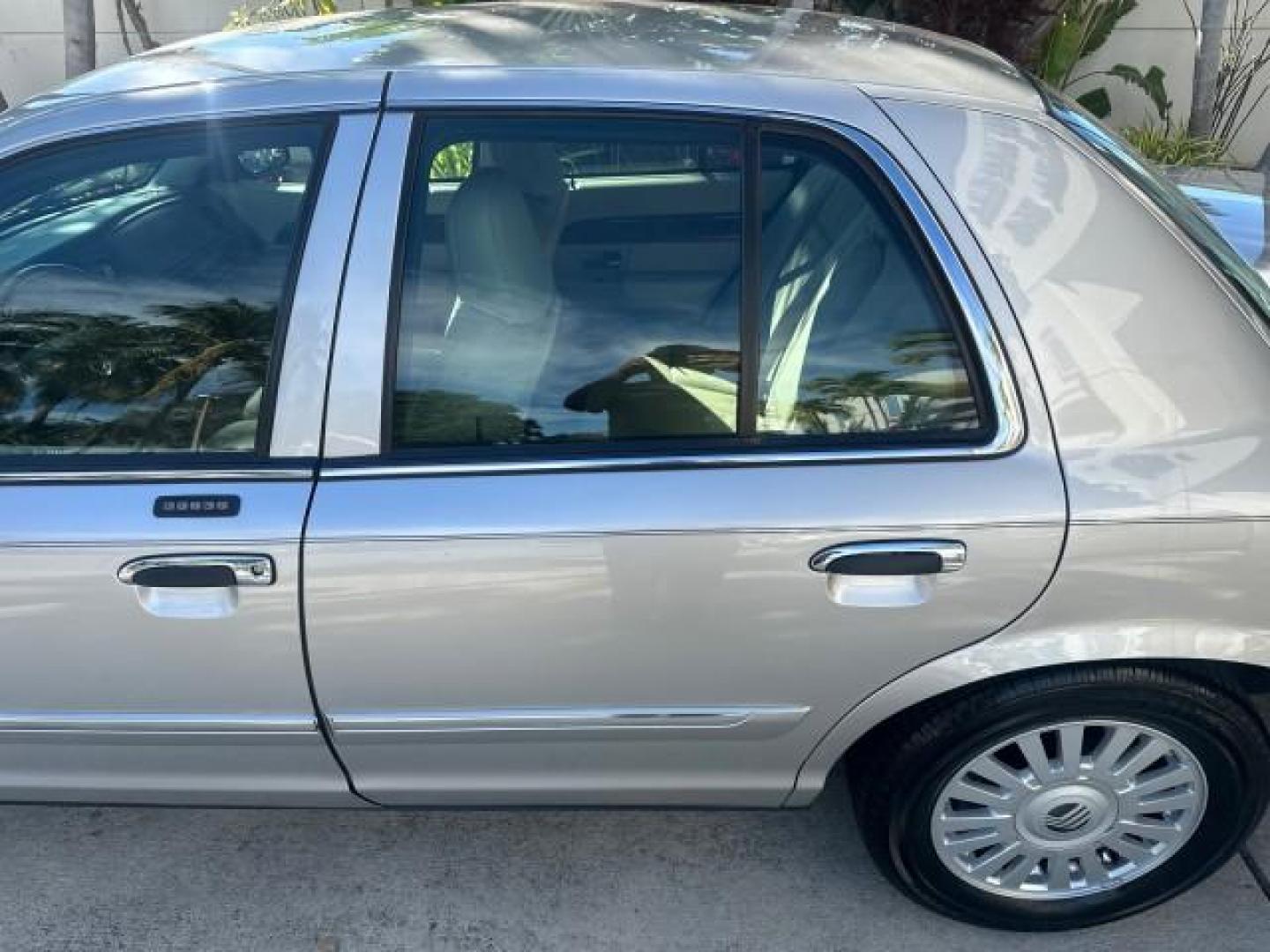 2008 Silver Birch Metallic /Light Camel Mercury Grand Marquis LS 1 OWNER FL 12,426 LOW MILES (2MEFM75V58X) with an 4.6L OHC FFV V8 Engine engine, Automatic transmission, located at 4701 North Dixie Hwy, Pompano Beach, FL, 33064, (954) 422-2889, 26.240938, -80.123474 - OUR WEBPAGE FLORIDACARS1.COM HAS OVER 100 PHOTOS AND FREE CARFAX LINK 2008 MERCURY GRAND MARQUIS LS NON SMOKER VIN: 2MEFM75V58X614887 SEDAN 4 DR 4.6L V8 F SOHC FLEX FUEL REAR WHEEL DRIVE ROAD READY NO ACCIDENTS NO RECALLS FLORIDA 1 OWNER POWER LEATHER SEATS LOW MILES 12,426 Alloy Wheels Leather Seat - Photo#44