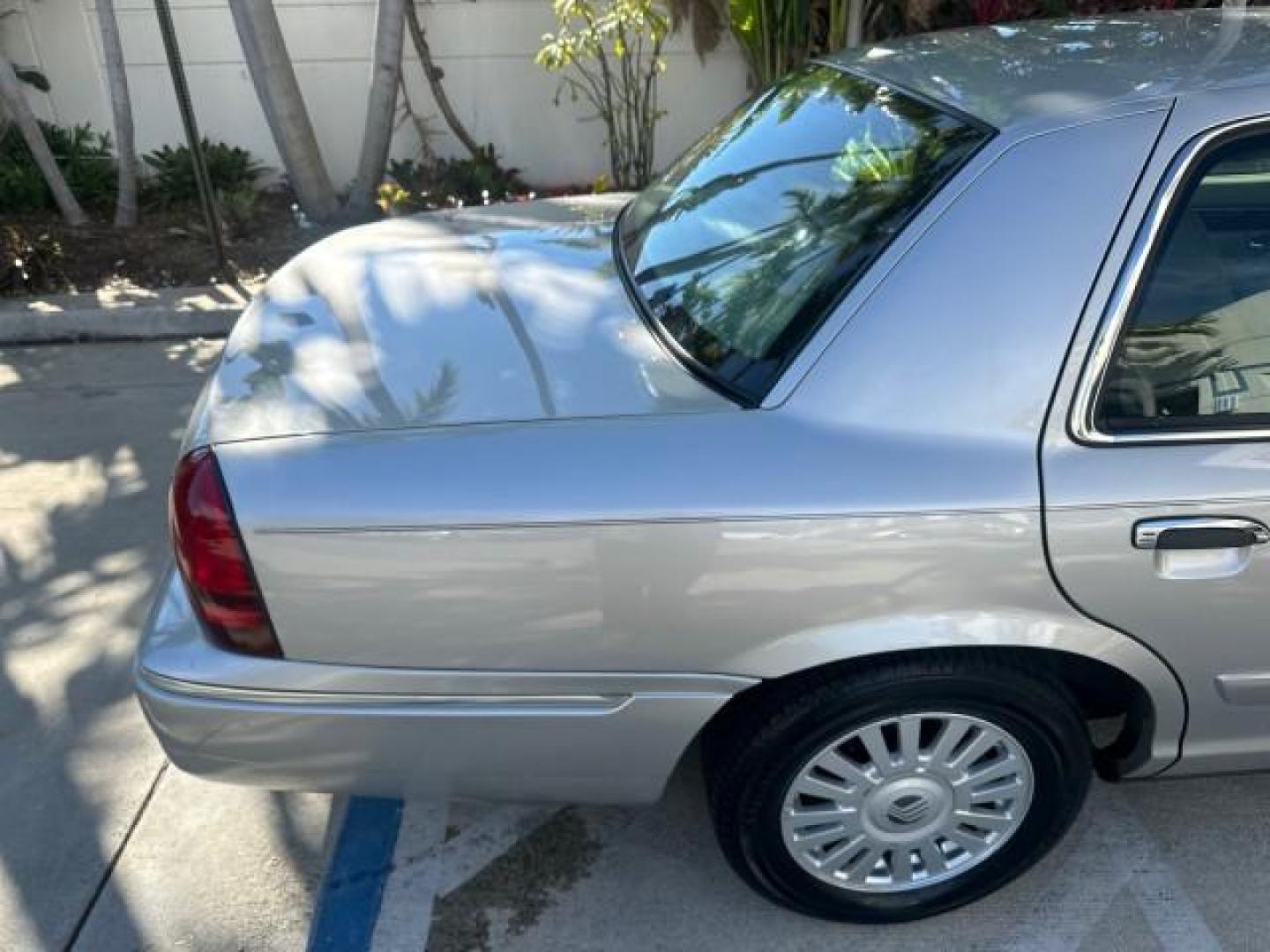 2008 Silver Birch Metallic /Light Camel Mercury Grand Marquis LS 1 OWNER FL 12,426 LOW MILES (2MEFM75V58X) with an 4.6L OHC FFV V8 Engine engine, Automatic transmission, located at 4701 North Dixie Hwy, Pompano Beach, FL, 33064, (954) 422-2889, 26.240938, -80.123474 - OUR WEBPAGE FLORIDACARS1.COM HAS OVER 100 PHOTOS AND FREE CARFAX LINK 2008 MERCURY GRAND MARQUIS LS NON SMOKER VIN: 2MEFM75V58X614887 SEDAN 4 DR 4.6L V8 F SOHC FLEX FUEL REAR WHEEL DRIVE ROAD READY NO ACCIDENTS NO RECALLS FLORIDA 1 OWNER POWER LEATHER SEATS LOW MILES 12,426 Alloy Wheels Leather Seat - Photo#59