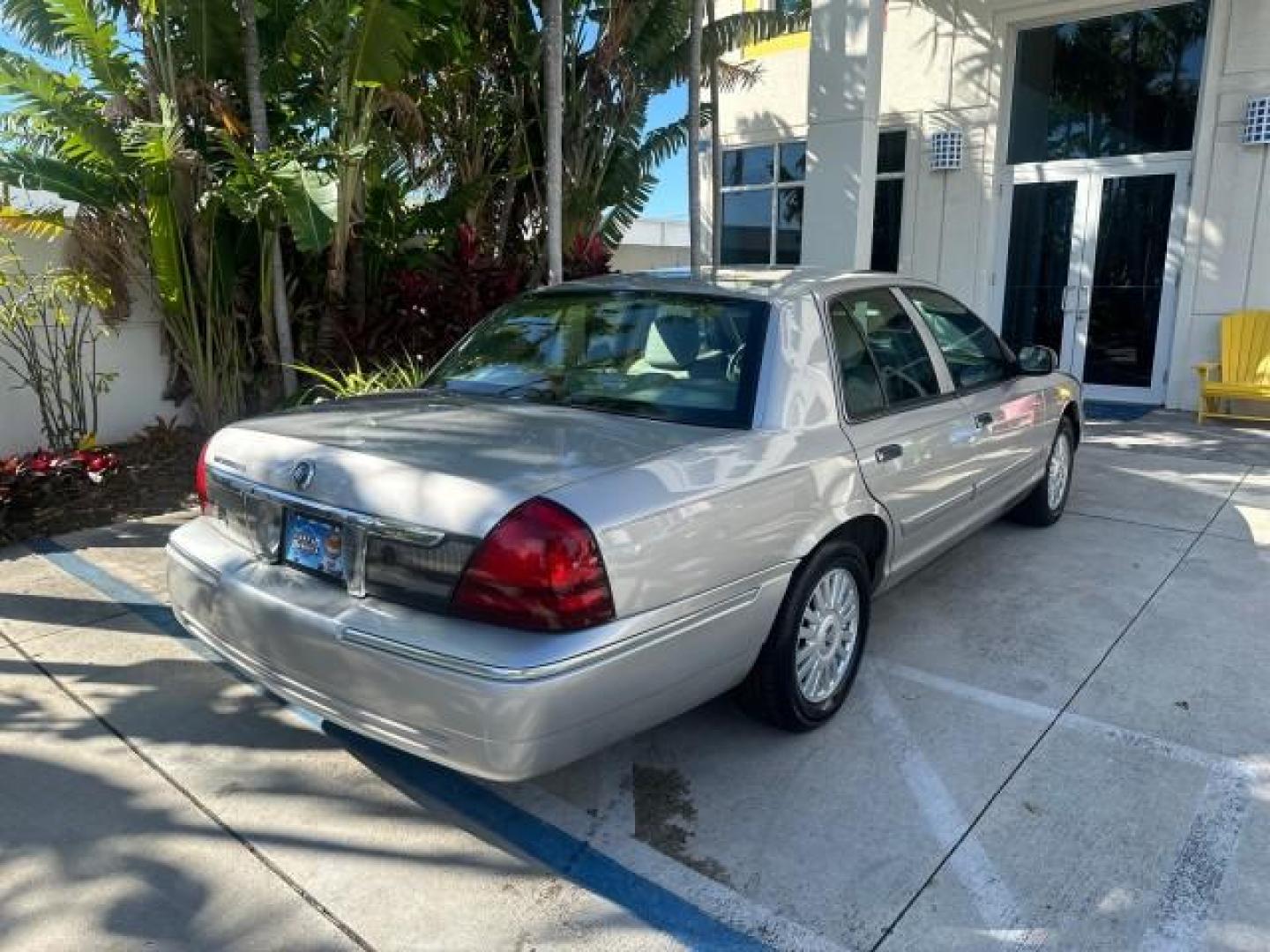 2008 Silver Birch Metallic /Light Camel Mercury Grand Marquis LS 1 OWNER FL 12,426 LOW MILES (2MEFM75V58X) with an 4.6L OHC FFV V8 Engine engine, Automatic transmission, located at 4701 North Dixie Hwy, Pompano Beach, FL, 33064, (954) 422-2889, 26.240938, -80.123474 - OUR WEBPAGE FLORIDACARS1.COM HAS OVER 100 PHOTOS AND FREE CARFAX LINK 2008 MERCURY GRAND MARQUIS LS NON SMOKER VIN: 2MEFM75V58X614887 SEDAN 4 DR 4.6L V8 F SOHC FLEX FUEL REAR WHEEL DRIVE ROAD READY NO ACCIDENTS NO RECALLS FLORIDA 1 OWNER POWER LEATHER SEATS LOW MILES 12,426 Alloy Wheels Leather Seat - Photo#7