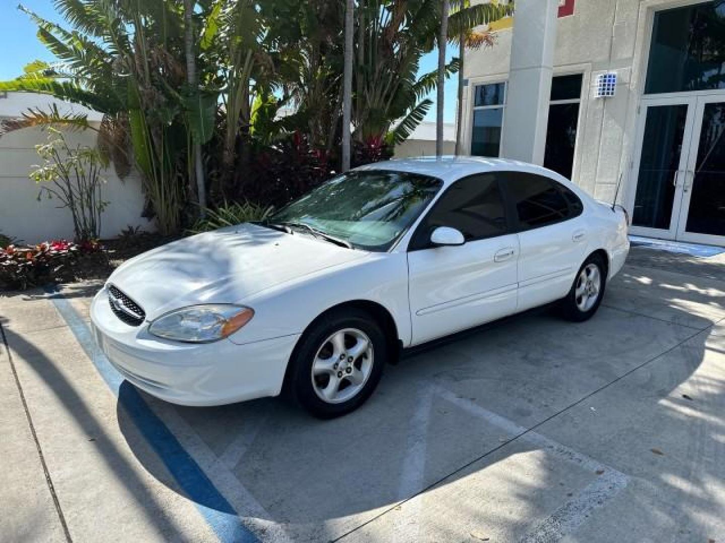 2000 Vibrant White /Medium Graphite Ford Taurus SES LOW MILES 57,736 (1FAFP55S2YA) with an 3.0L V6 Cylinder Engine engine, Automatic transmission, located at 4701 North Dixie Hwy, Pompano Beach, FL, 33064, (954) 422-2889, 26.240938, -80.123474 - OUR WEBPAGE FLORIDACARS1.COM HAS OVER 100 PHOTOS AND FREE CARFAX LINK 2000 FORD TAURUS SES VIN: 1FAFP55S2YA254222 SEDAN 4 DR 3.0L V6 F DOHC 24V GASOLINE FRONT WHEEL DRIVE Cloth Seats ABS Brakes Automatic Transmission Power Locks Power Windows AM/FM Stereo Cassette Player Power Mirrors Rear Defroster - Photo#3