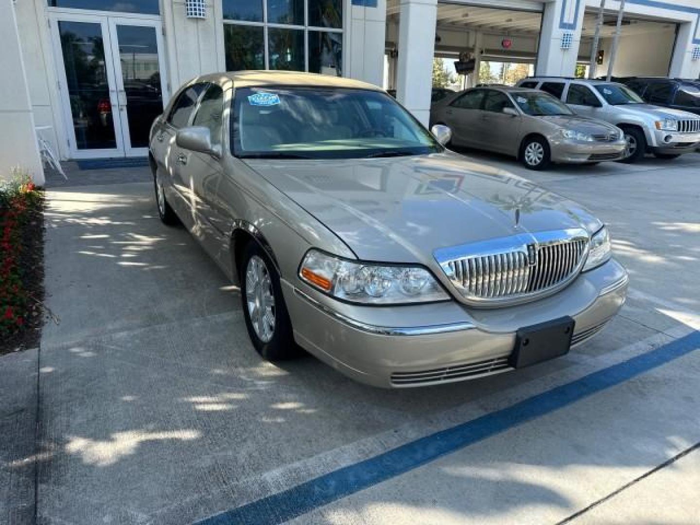 2009 Silver Birch Metallic /Light Camel Lincoln Town Car Signature Limited FL LOW MILES 72,537 (2LNHM82V49X) with an 4.6L SOHC EFI V8 FFV Engine engine, Automatic transmission, located at 4701 North Dixie Hwy, Pompano Beach, FL, 33064, (954) 422-2889, 26.240938, -80.123474 - 2009 LINCOLN TOWN CAR SIGNATURE LIMITED VIN: 2LNHM82V49X619368 SEDAN 4 DR 4.6L V8 F SOHC 16V FLEX FUEL REAR WHEEL DRIVE Highlighted Features Alloy Wheels Memory Seat(s) Audiophile Sound System Parking Sensors Front Seat Heaters Power Hatch/Deck Lid Leather Seats Presenting one of the finest Lincoln - Photo#1