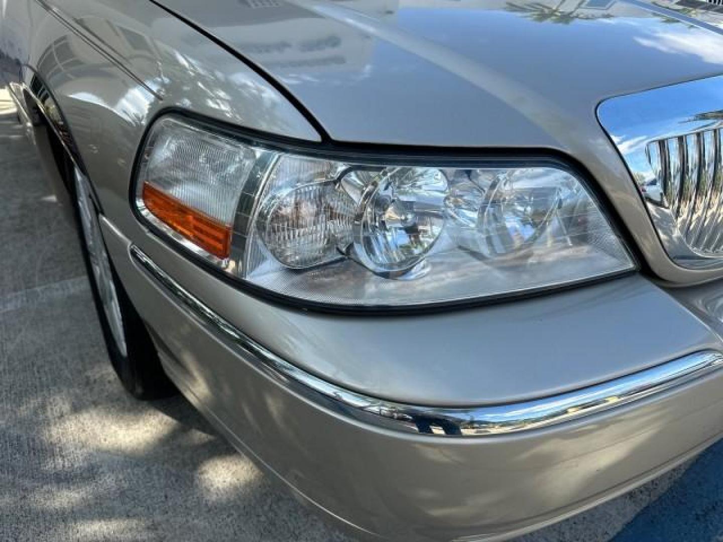 2009 Silver Birch Metallic /Light Camel Lincoln Town Car Signature Limited FL LOW MILES 72,537 (2LNHM82V49X) with an 4.6L SOHC EFI V8 FFV Engine engine, Automatic transmission, located at 4701 North Dixie Hwy, Pompano Beach, FL, 33064, (954) 422-2889, 26.240938, -80.123474 - 2009 LINCOLN TOWN CAR SIGNATURE LIMITED VIN: 2LNHM82V49X619368 SEDAN 4 DR 4.6L V8 F SOHC 16V FLEX FUEL REAR WHEEL DRIVE Highlighted Features Alloy Wheels Memory Seat(s) Audiophile Sound System Parking Sensors Front Seat Heaters Power Hatch/Deck Lid Leather Seats Presenting one of the finest Lincoln - Photo#28