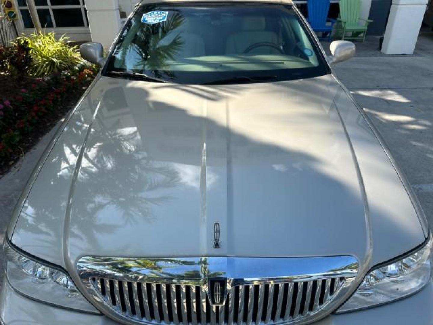 2009 Silver Birch Metallic /Light Camel Lincoln Town Car Signature Limited FL LOW MILES 72,537 (2LNHM82V49X) with an 4.6L SOHC EFI V8 FFV Engine engine, Automatic transmission, located at 4701 North Dixie Hwy, Pompano Beach, FL, 33064, (954) 422-2889, 26.240938, -80.123474 - 2009 LINCOLN TOWN CAR SIGNATURE LIMITED VIN: 2LNHM82V49X619368 SEDAN 4 DR 4.6L V8 F SOHC 16V FLEX FUEL REAR WHEEL DRIVE Highlighted Features Alloy Wheels Memory Seat(s) Audiophile Sound System Parking Sensors Front Seat Heaters Power Hatch/Deck Lid Leather Seats Presenting one of the finest Lincoln - Photo#30