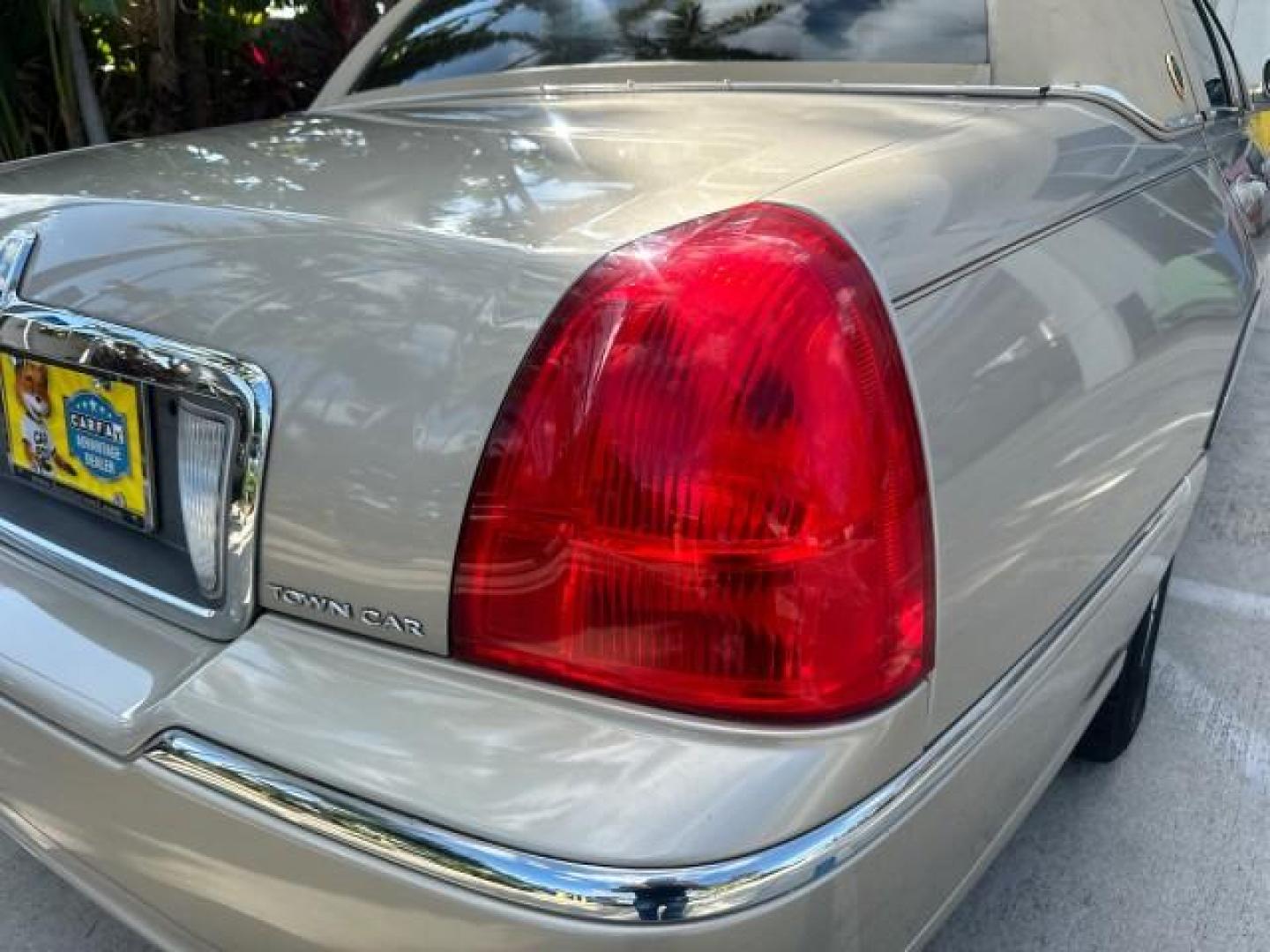 2009 Silver Birch Metallic /Light Camel Lincoln Town Car Signature Limited FL LOW MILES 72,537 (2LNHM82V49X) with an 4.6L SOHC EFI V8 FFV Engine engine, Automatic transmission, located at 4701 North Dixie Hwy, Pompano Beach, FL, 33064, (954) 422-2889, 26.240938, -80.123474 - 2009 LINCOLN TOWN CAR SIGNATURE LIMITED VIN: 2LNHM82V49X619368 SEDAN 4 DR 4.6L V8 F SOHC 16V FLEX FUEL REAR WHEEL DRIVE Highlighted Features Alloy Wheels Memory Seat(s) Audiophile Sound System Parking Sensors Front Seat Heaters Power Hatch/Deck Lid Leather Seats Presenting one of the finest Lincoln - Photo#50