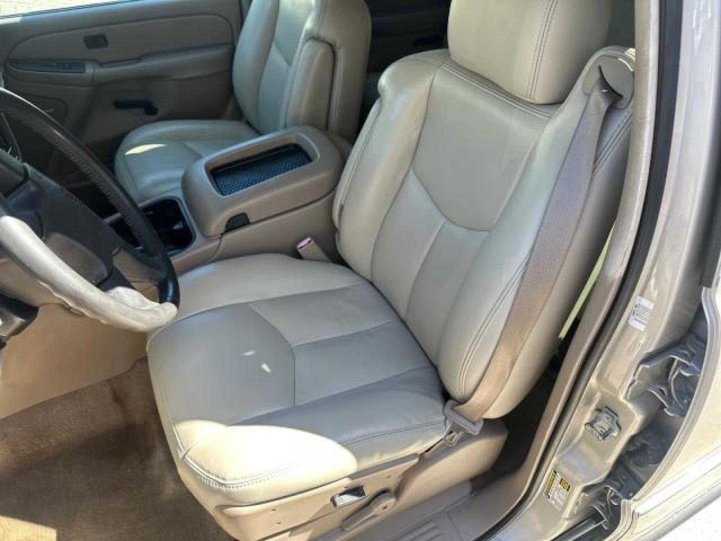 2005 Silver Birch Metallic /Neutral/Shale GMC Yukon XL SLT 4x4 FL TITLE 3RD ROW (1GKFK16Z75R) with an 5.3L Vortec 5300 V8 SFI Flex-Fuel Engine engine, Automatic transmission, located at 4701 North Dixie Hwy, Pompano Beach, FL, 33064, (954) 422-2889, 26.240938, -80.123474 - 2005 GMC YUKON XL 1500 SLE OUR WEBPAGE FLORIDACARS1.COM HAS OVER 100 PHOTOS AND FREE CARFAX LINK VIN: 1GKFK16Z75R143647 4 DOOR WAGON/SPORT UTILITY 5.3L V8 F FLEX FUEL REAR WHEEL DRIVE W/ 4X4 Highlighted Features Alloy Wheels Rear Air Conditioning BOSE Sound System Running Boards Leather Seats Flex F - Photo#17