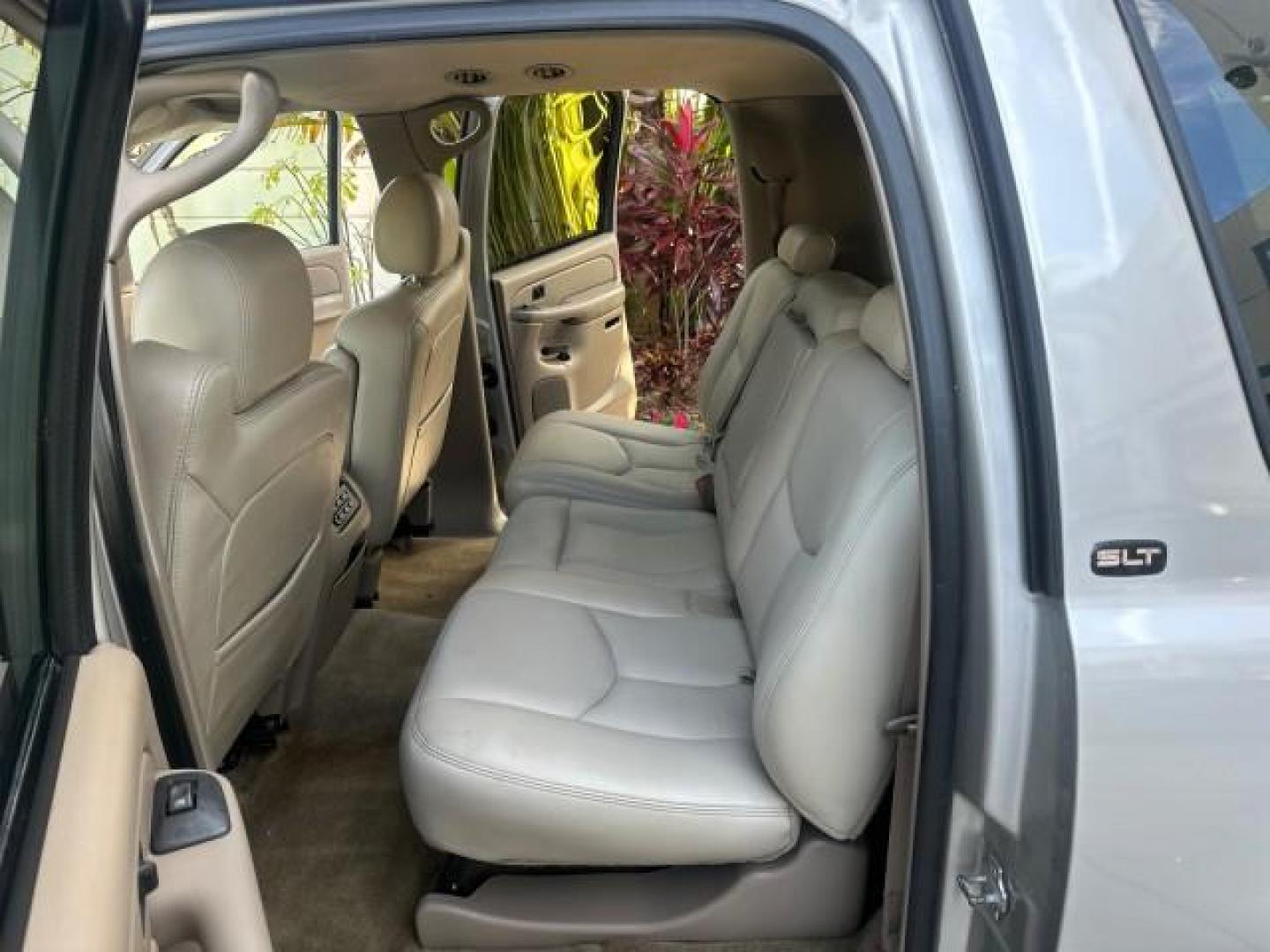 2005 Silver Birch Metallic /Neutral/Shale GMC Yukon XL SLT 4x4 FL TITLE (1GKFK16Z75R) with an 5.3L Vortec 5300 V8 SFI Flex-Fuel Engine engine, Automatic transmission, located at 4701 North Dixie Hwy, Pompano Beach, FL, 33064, (954) 422-2889, 26.240938, -80.123474 - 2005 GMC YUKON XL 1500 SLE VIN: 1GKFK16Z75R143647 4 DOOR WAGON/SPORT UTILITY 5.3L V8 F FLEX FUEL REAR WHEEL DRIVE W/ 4X4 Highlighted Features Alloy Wheels Rear Air Conditioning BOSE Sound System Running Boards Leather Seats Flex Fuel Power Seat(s) Four Wheel Drive (2H, 4H, 4L) Presenting one of the - Photo#15