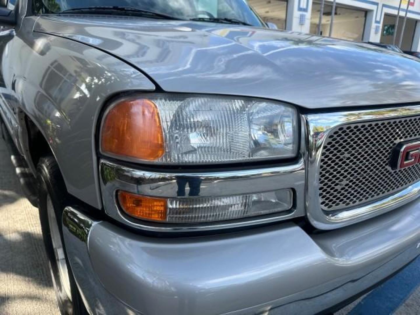 2005 Silver Birch Metallic /Neutral/Shale GMC Yukon XL SLT 4x4 FL TITLE (1GKFK16Z75R) with an 5.3L Vortec 5300 V8 SFI Flex-Fuel Engine engine, Automatic transmission, located at 4701 North Dixie Hwy, Pompano Beach, FL, 33064, (954) 422-2889, 26.240938, -80.123474 - 2005 GMC YUKON XL 1500 SLE VIN: 1GKFK16Z75R143647 4 DOOR WAGON/SPORT UTILITY 5.3L V8 F FLEX FUEL REAR WHEEL DRIVE W/ 4X4 Highlighted Features Alloy Wheels Rear Air Conditioning BOSE Sound System Running Boards Leather Seats Flex Fuel Power Seat(s) Four Wheel Drive (2H, 4H, 4L) Presenting one of the - Photo#21