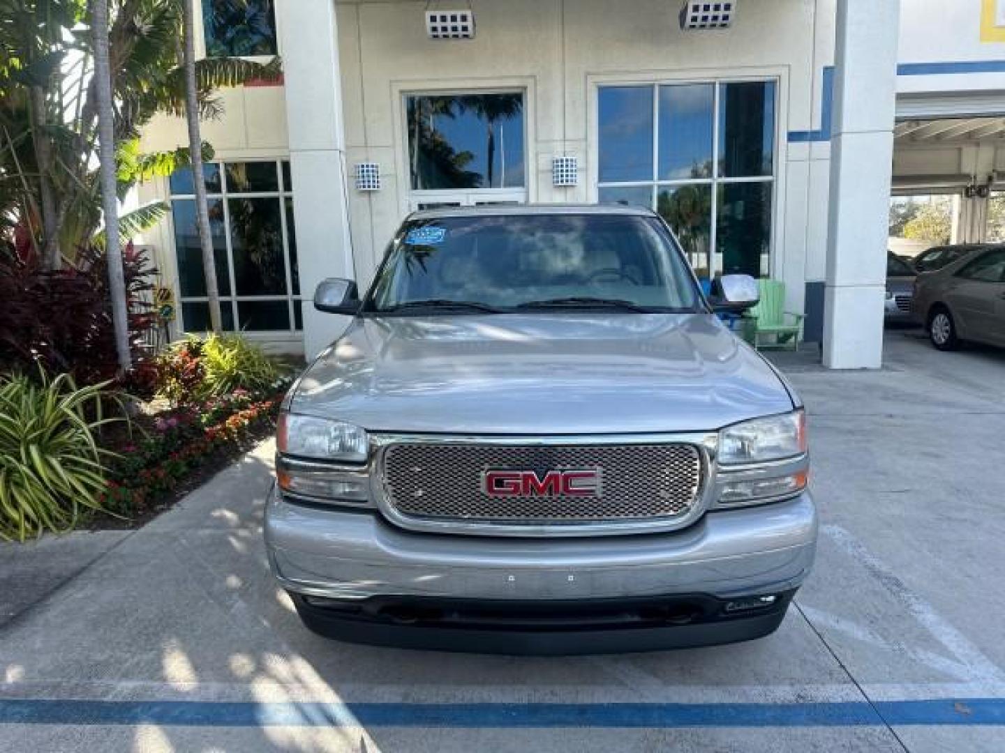 2005 Silver Birch Metallic /Neutral/Shale GMC Yukon XL SLT 4x4 FL TITLE (1GKFK16Z75R) with an 5.3L Vortec 5300 V8 SFI Flex-Fuel Engine engine, Automatic transmission, located at 4701 North Dixie Hwy, Pompano Beach, FL, 33064, (954) 422-2889, 26.240938, -80.123474 - 2005 GMC YUKON XL 1500 SLE VIN: 1GKFK16Z75R143647 4 DOOR WAGON/SPORT UTILITY 5.3L V8 F FLEX FUEL REAR WHEEL DRIVE W/ 4X4 Highlighted Features Alloy Wheels Rear Air Conditioning BOSE Sound System Running Boards Leather Seats Flex Fuel Power Seat(s) Four Wheel Drive (2H, 4H, 4L) Presenting one of the - Photo#2