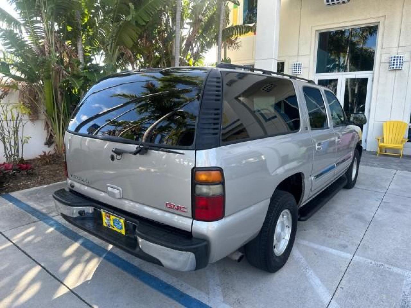 2005 Silver Birch Metallic /Neutral/Shale GMC Yukon XL SLT 4x4 FL TITLE (1GKFK16Z75R) with an 5.3L Vortec 5300 V8 SFI Flex-Fuel Engine engine, Automatic transmission, located at 4701 North Dixie Hwy, Pompano Beach, FL, 33064, (954) 422-2889, 26.240938, -80.123474 - 2005 GMC YUKON XL 1500 SLE VIN: 1GKFK16Z75R143647 4 DOOR WAGON/SPORT UTILITY 5.3L V8 F FLEX FUEL REAR WHEEL DRIVE W/ 4X4 Highlighted Features Alloy Wheels Rear Air Conditioning BOSE Sound System Running Boards Leather Seats Flex Fuel Power Seat(s) Four Wheel Drive (2H, 4H, 4L) Presenting one of the - Photo#8