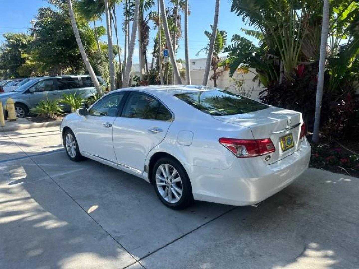 2011 Starfire Pearl /Parchment Lexus ES 350 LOW MILES 37,364 (JTHBK1EG0B2) with an 3.5L DOHC SFI 24-Valve V6 Engine engine, Automatic transmission, located at 4701 North Dixie Hwy, Pompano Beach, FL, 33064, (954) 422-2889, 26.240938, -80.123474 - 2011 LEXUS ES 350 VIN: JTHBK1EG0B2449165 SEDAN 4 DR 3.5L V6 F DOHC 24V GASOLINE FRONT WHEEL DRIVE Highlighted Features Alloy Wheels Rear Sunshade Bluetooth Technology Satellite Radio Ready Leather Seats Sunroof(s) Memory Seat(s) Presenting one of the finest Lexus ES350's weve ever listed! This incre - Photo#5