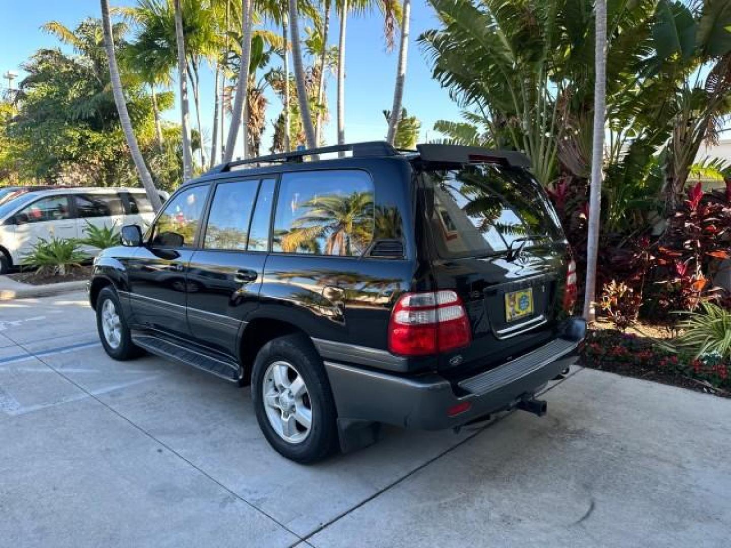 2003 Black Garnet Pearl /Stone Toyota Land Cruiser 4X4 18 SERVICE RECORDS NEW TIMING (JTEHT05JX32) with an 4.7L DOHC EFI 32-Valve V8 Engine engine, Automatic transmission, located at 4701 North Dixie Hwy, Pompano Beach, FL, 33064, (954) 422-2889, 26.240938, -80.123474 - OUR WEBPAGE FLORIDACARS1.COM HAS OVER 100 PHOTOS AND FREE CARFAX LINK 2003 TOYOTA LAND CRUISER VIN: JTEHT05JX32048900 J T E H T 0 5 J X 3 2 0 4 8 9 0 0 4 DOOR WAGON/SPORT UTILITY 4.7L V8 F DOHC 32V GASOLINE ALL WHEEL DRIVE NEW TIMING 10/17/2019 124,356 Toyota of Deerfield Beach Deerfield Beach, Flor - Photo#5