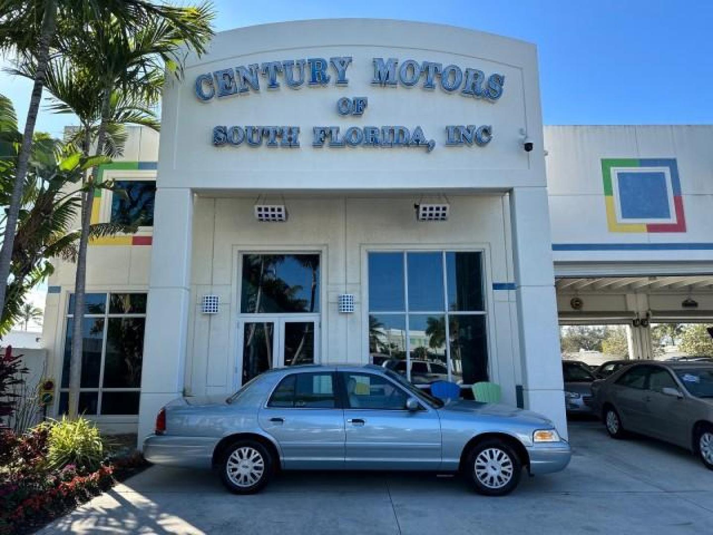 2003 Light Blue Metallic /Medium Parchment Ford Crown Victoria LX LOW MILES 31,713 (2FAFP74W53X) with an 4.6L SEFI OHC V8 Engine engine, Automatic transmission, located at 4701 North Dixie Hwy, Pompano Beach, FL, 33064, (954) 422-2889, 26.240938, -80.123474 - OUR WEBPAGE FLORIDACARS1.COM HAS OVER 100 PHOTOS AND FREE CARFAX LINK 2003 FORD CROWN VICTORIA LX VIN: 2FAFP74W53X100538 2 F A F P 7 4 W 5 3 X 1 0 0 5 3 8 SEDAN 4 DR 4.6L V8 F GASOLINE REAR WHEEL DRIVE Basic Features ABS Brakes CD Audio Power Mirrors Traction Control AM/FM Stereo Cassette Player Pow - Photo#0