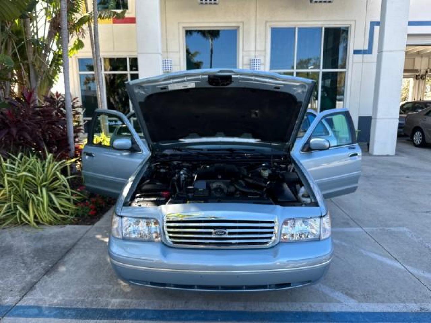 2003 Light Blue Metallic /Medium Parchment Ford Crown Victoria LX LOW MILES 31,713 (2FAFP74W53X) with an 4.6L SEFI OHC V8 Engine engine, Automatic transmission, located at 4701 North Dixie Hwy, Pompano Beach, FL, 33064, (954) 422-2889, 26.240938, -80.123474 - OUR WEBPAGE FLORIDACARS1.COM HAS OVER 100 PHOTOS AND FREE CARFAX LINK 2003 FORD CROWN VICTORIA LX VIN: 2FAFP74W53X100538 2 F A F P 7 4 W 5 3 X 1 0 0 5 3 8 SEDAN 4 DR 4.6L V8 F GASOLINE REAR WHEEL DRIVE Basic Features ABS Brakes CD Audio Power Mirrors Traction Control AM/FM Stereo Cassette Player Pow - Photo#18